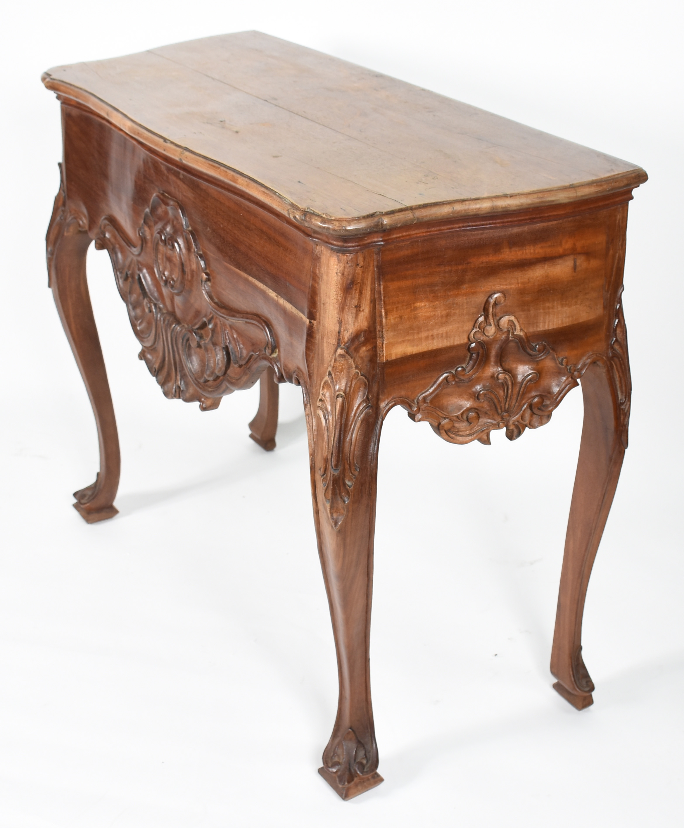 Console de madeira nobre com saia entalhada, estilo Dom José. - foto 2 de 5