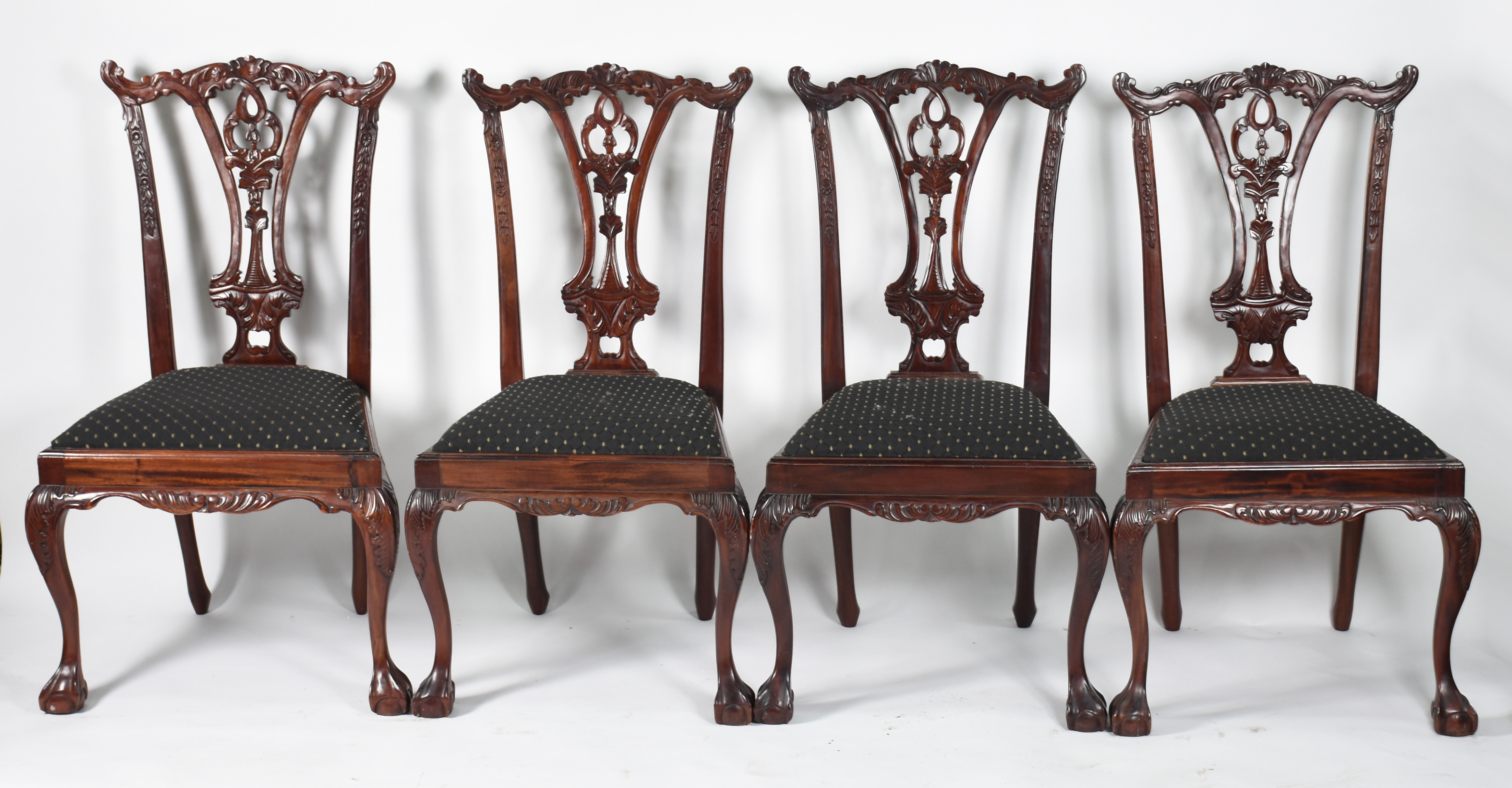 Quatro cadeiras para sala de jantar de madeira nobre, estilo ingles... - foto 1 de 4