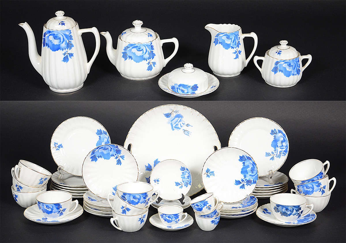 Serviço para chá e café de porcelana Mauá, sendo: 11 xícaras para chá... - foto 1 de 2