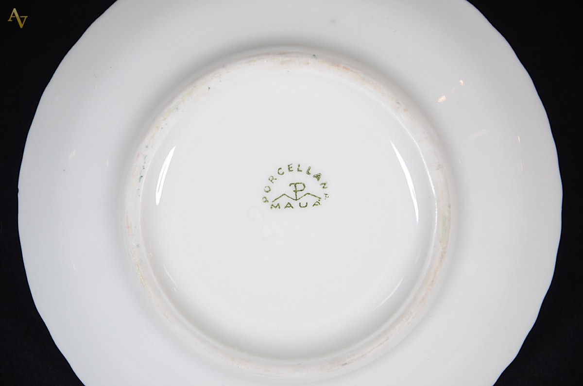 Serviço para chá e café de porcelana Mauá, sendo: 11 xícaras para chá... - foto 2 de 2