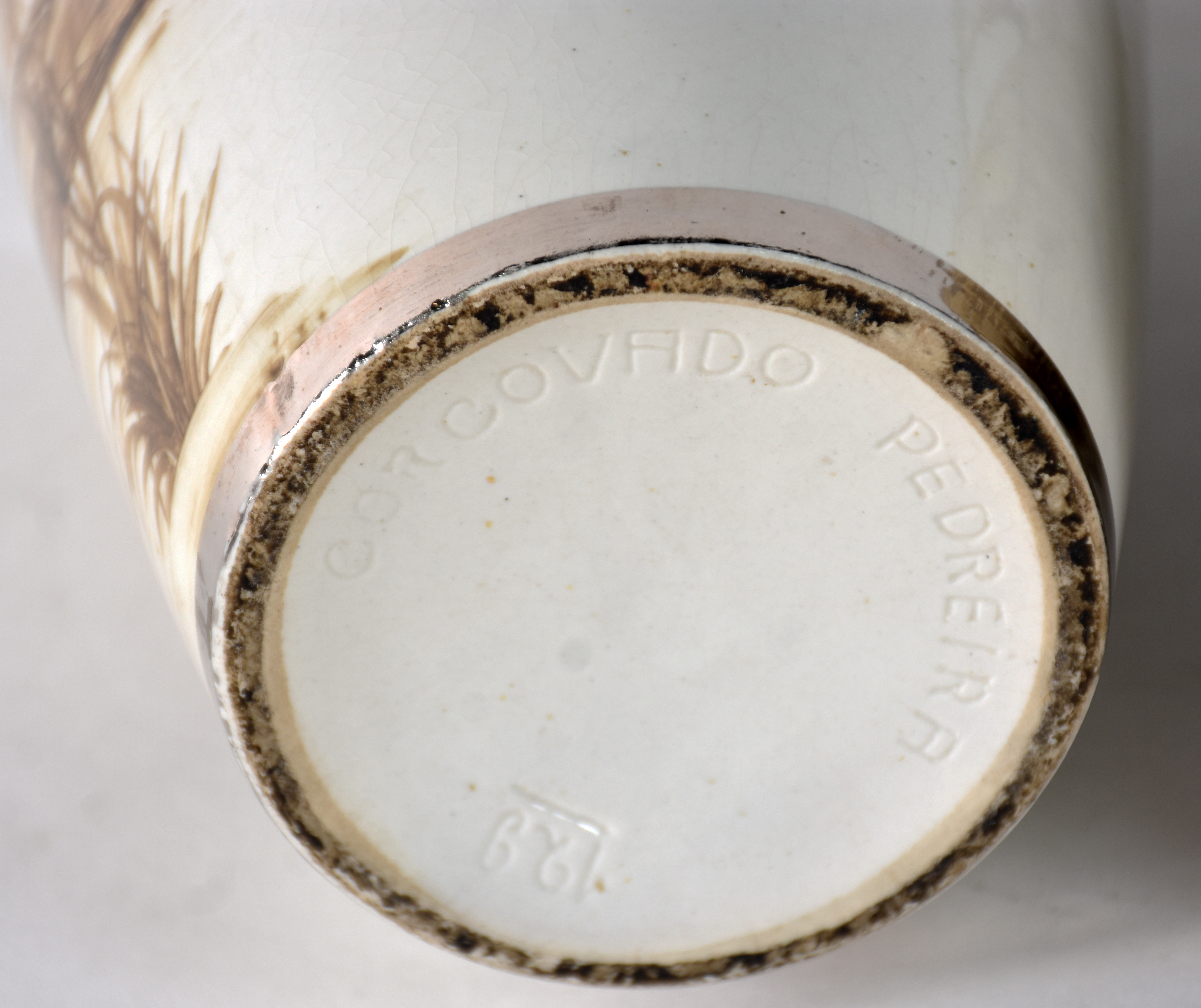 Par de vasos de porcelana branca com pássaros em policromia (um... - foto 5 de 5