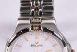 Relógio Bulova masculino, pulseira e caixa em a... - Relógio Bulova masculino, pulseira e caixa em aço, com detalhes dourado. Marine Star, máquina suíça, calendário, original e na caixa.