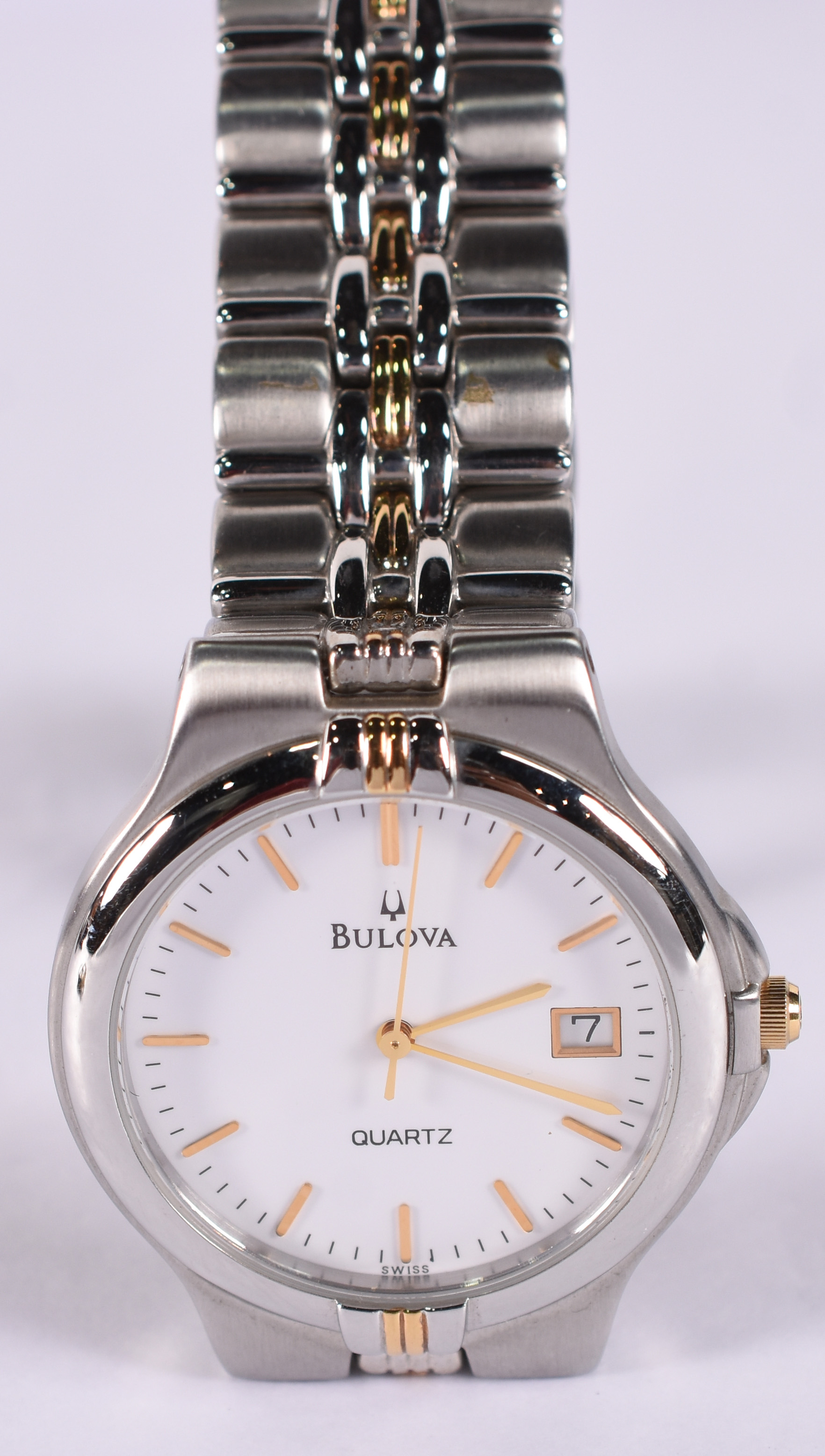 Relógio Bulova masculino, pulseira e caixa em aço, com detalhes... - foto 1 de 5
