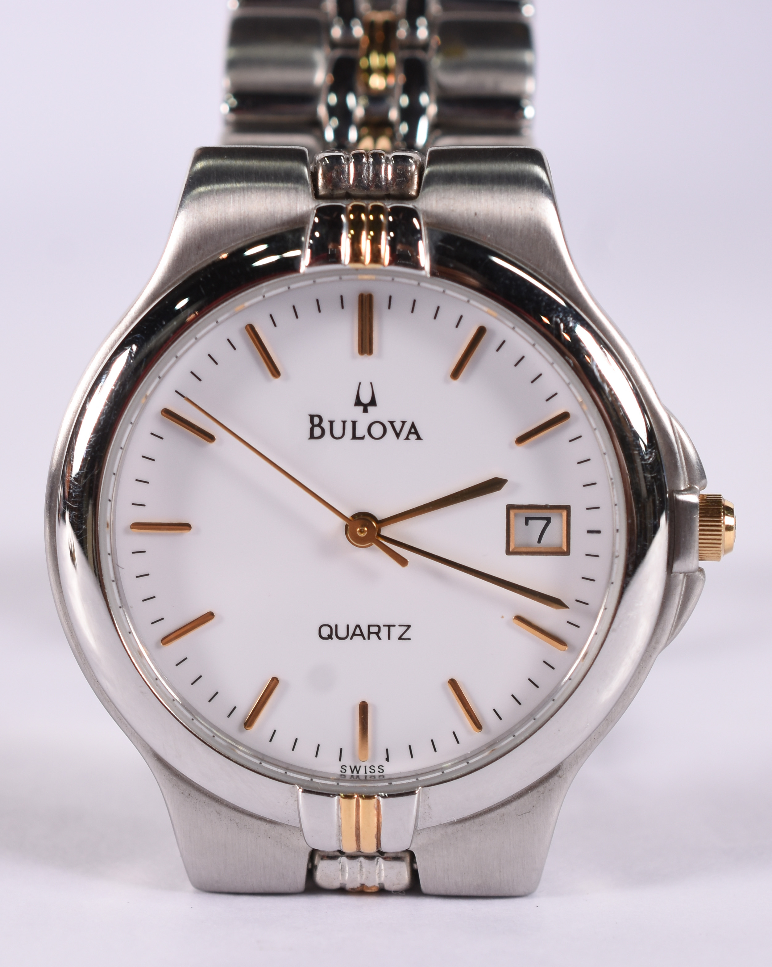 Relógio Bulova masculino, pulseira e caixa em aço, com detalhes... - foto 2 de 5