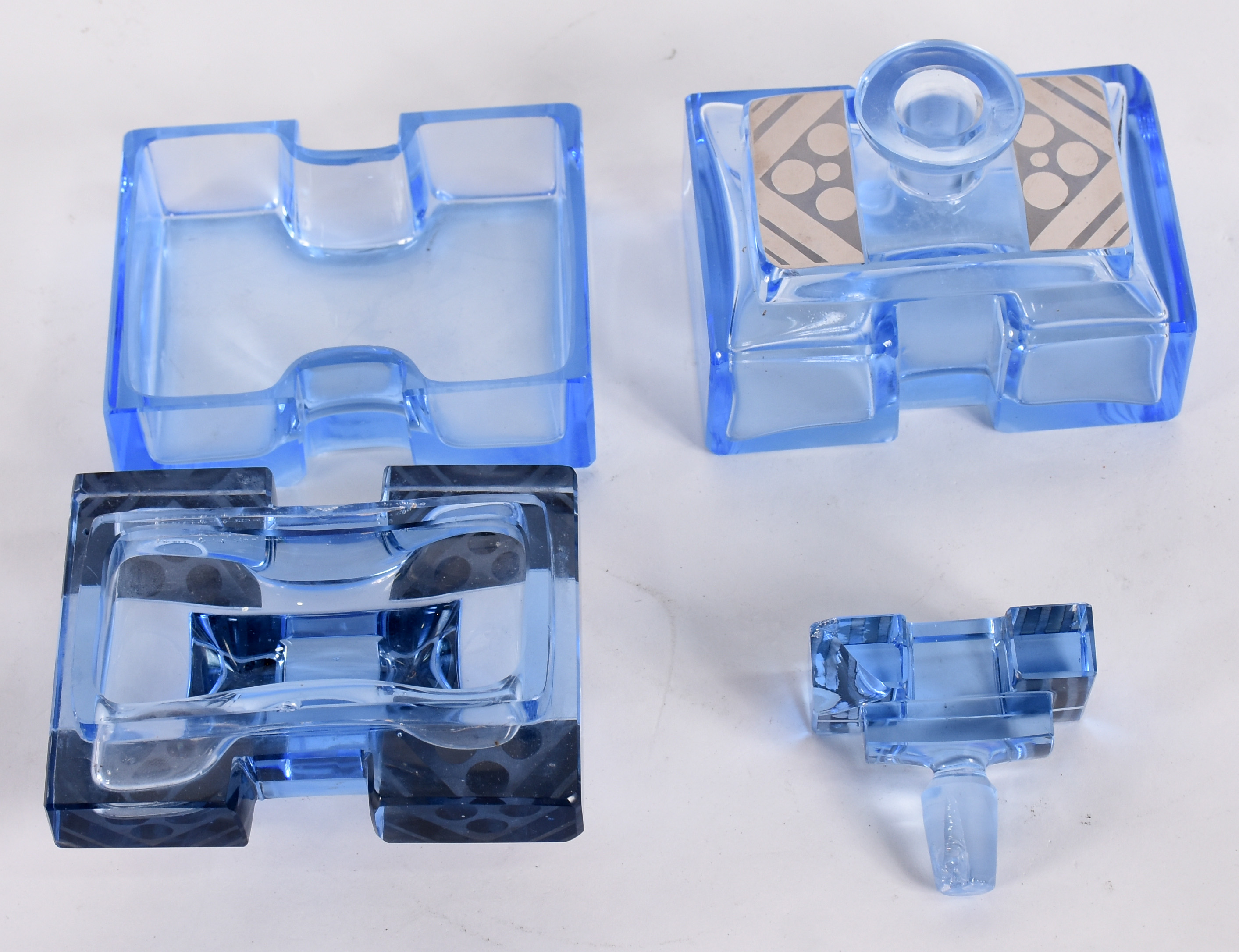 Duas peças para toucador de cristal azul (uma das tampas com a parte... - foto 2 de 3