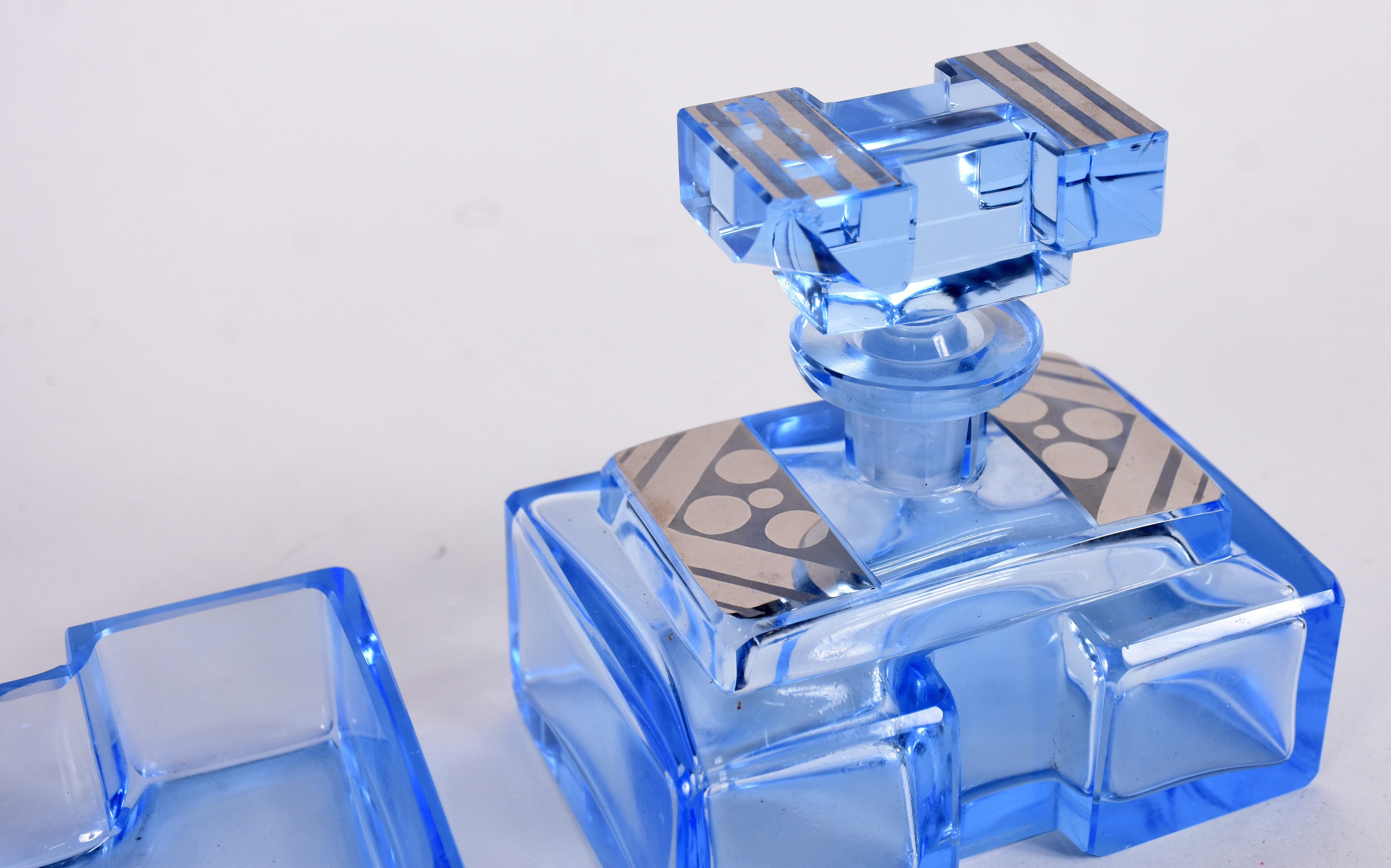 Duas peças para toucador de cristal azul (uma das tampas com a parte... - foto 3 de 3