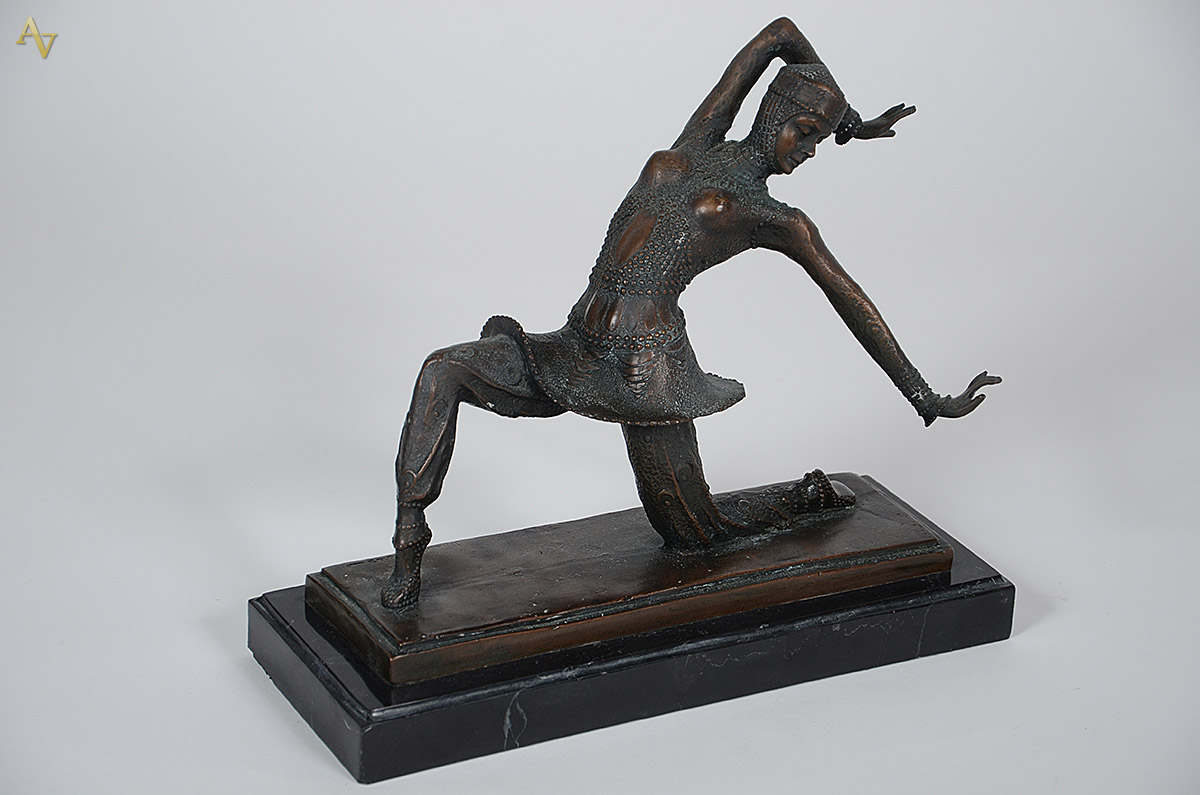 Réplica de escultura de bronze de Chiparus, representando dançarina... - foto 1 de 4