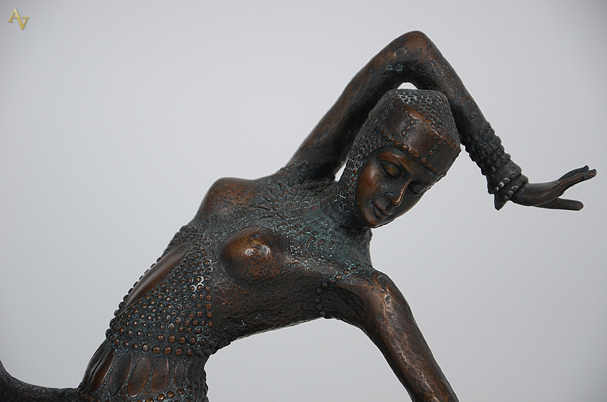 Réplica de escultura de bronze de Chiparus, representando dançarina... - foto 2 de 4