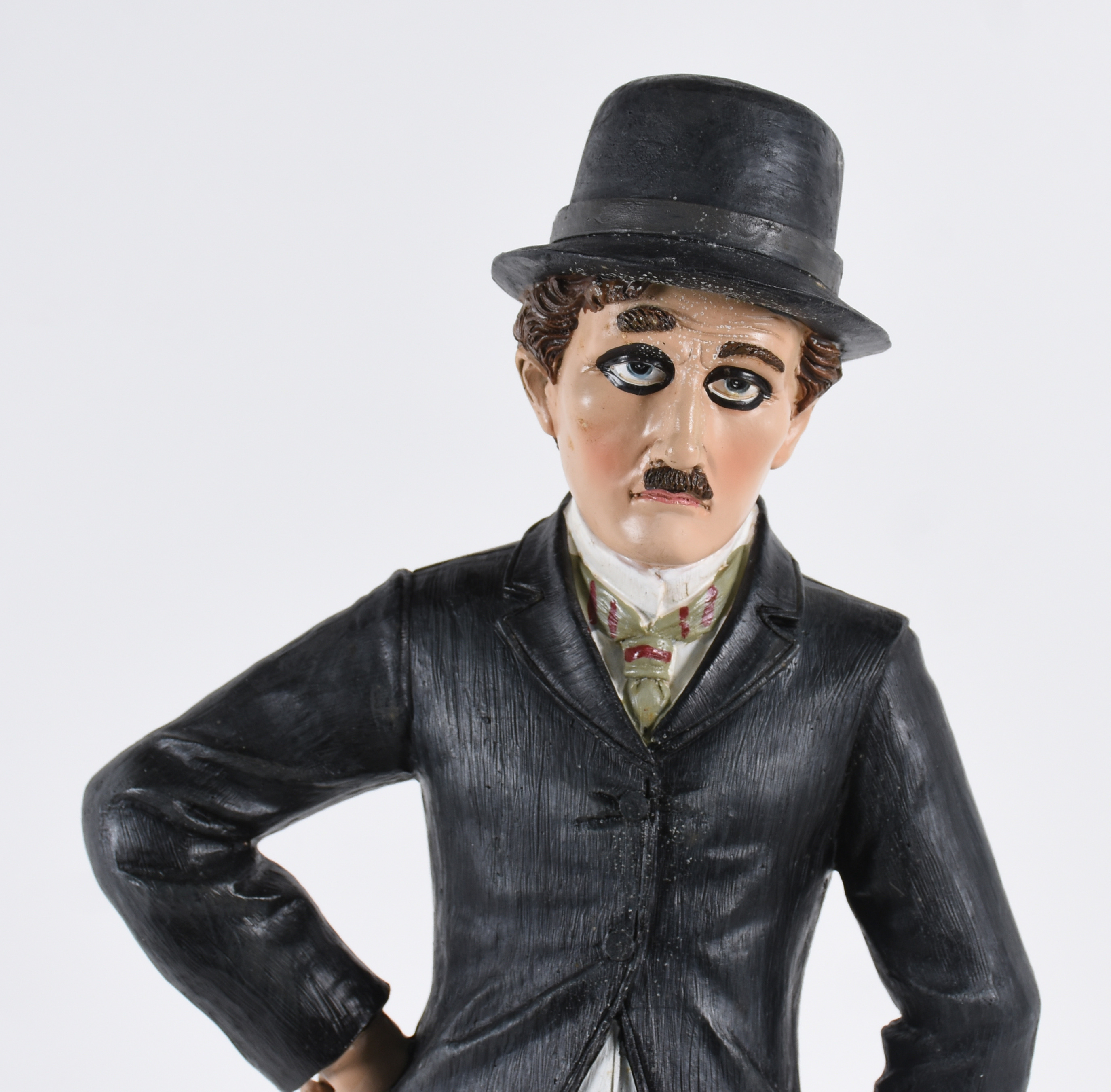 Estatueta de resina representando Charles Chaplin " Carlitos ". - foto 2 de 3