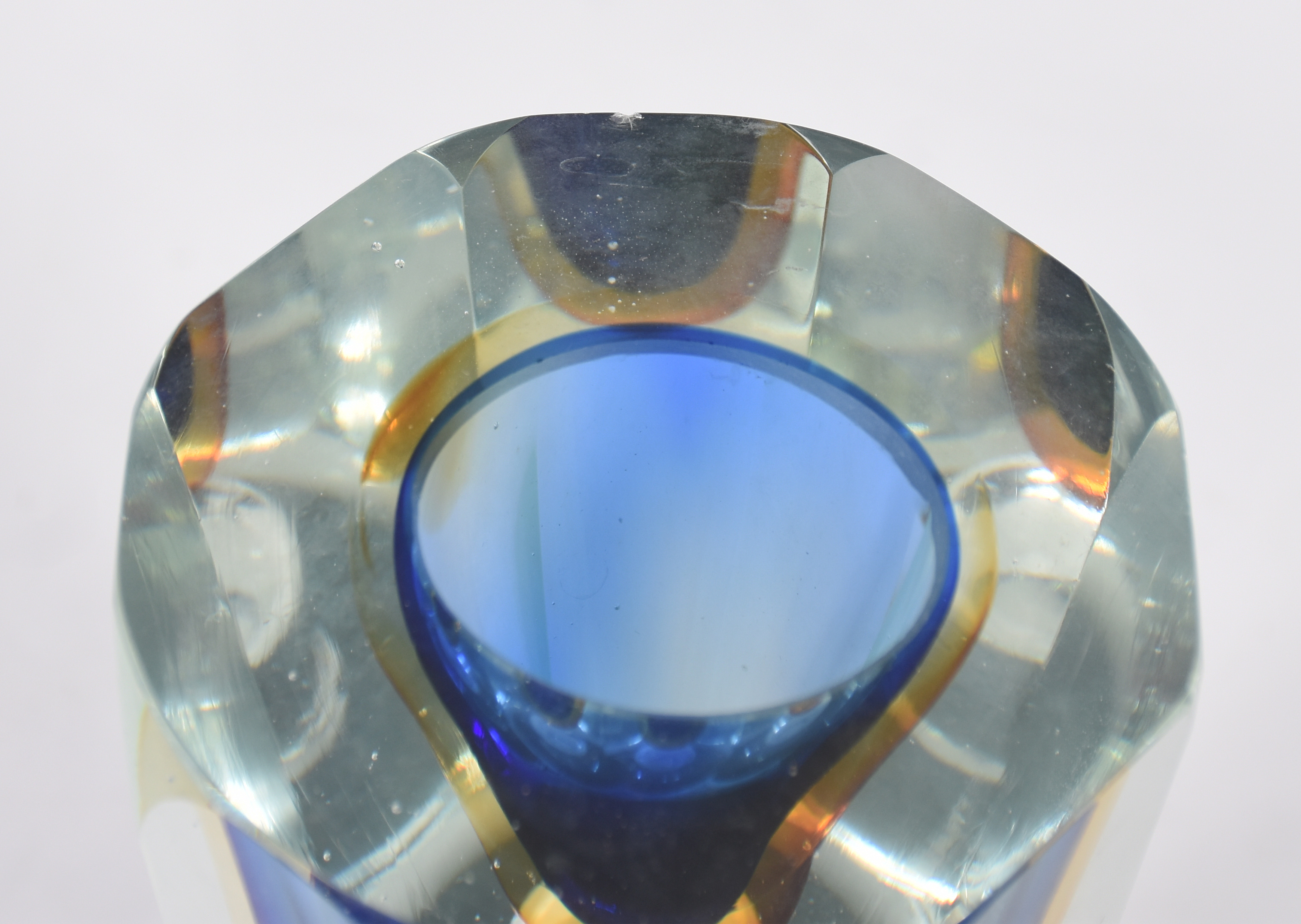 Jarro castiçal transparente com detalhe azul. - foto 4 de 4