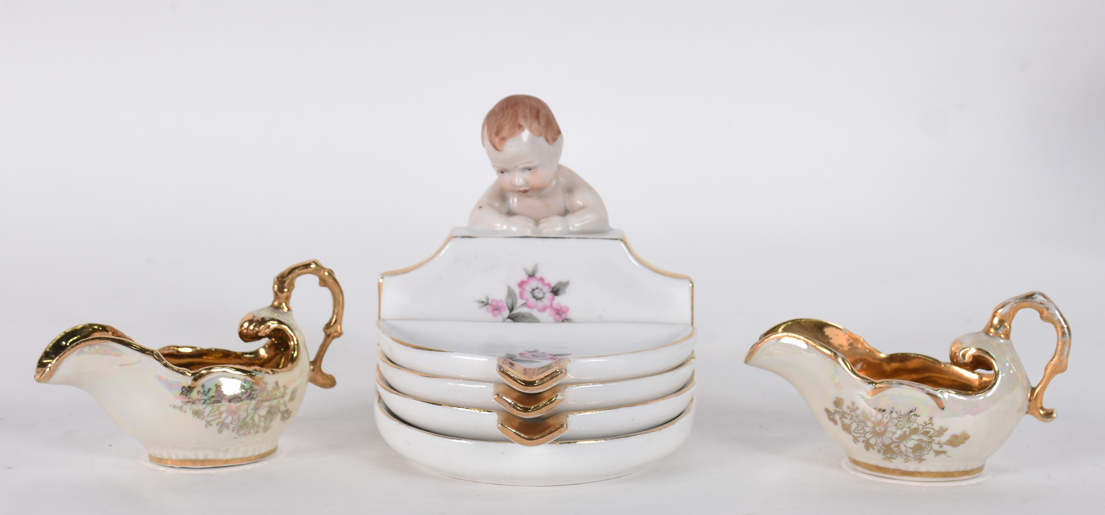 Diversas peças de porcelana, sendo conjunto com 3 cinzeiros com base... - foto 1 de 6