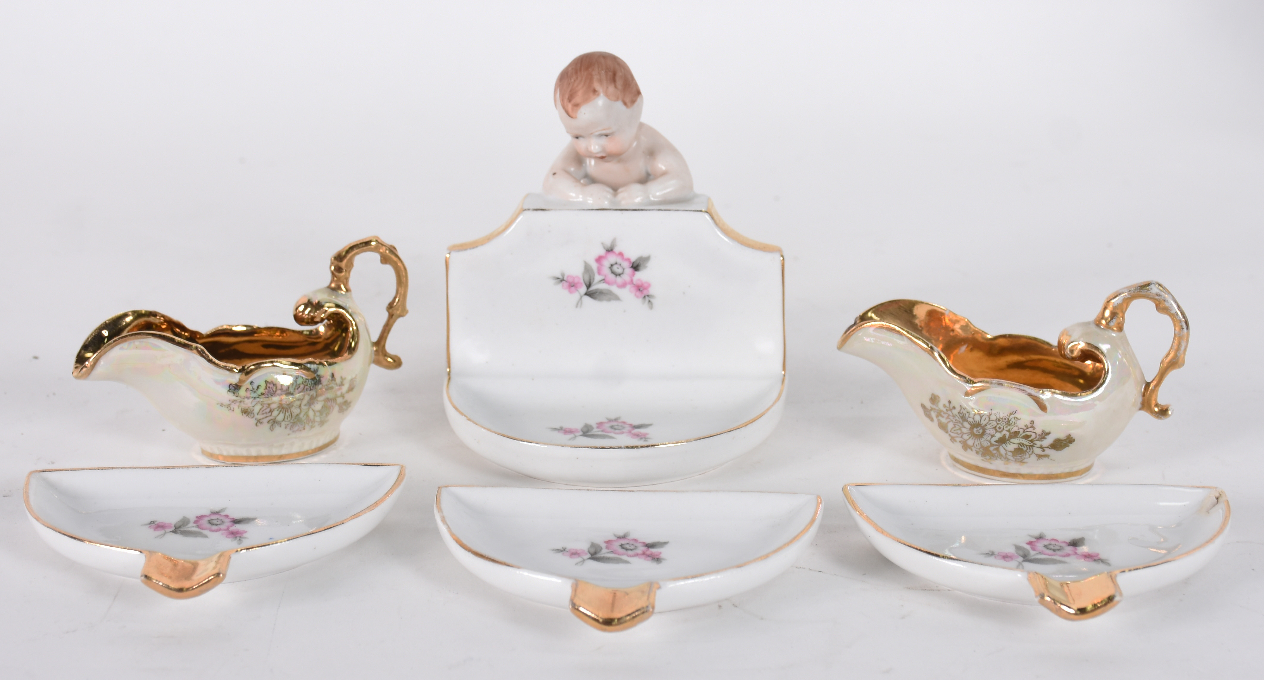 Diversas peças de porcelana, sendo conjunto com 3 cinzeiros com base... - foto 2 de 6