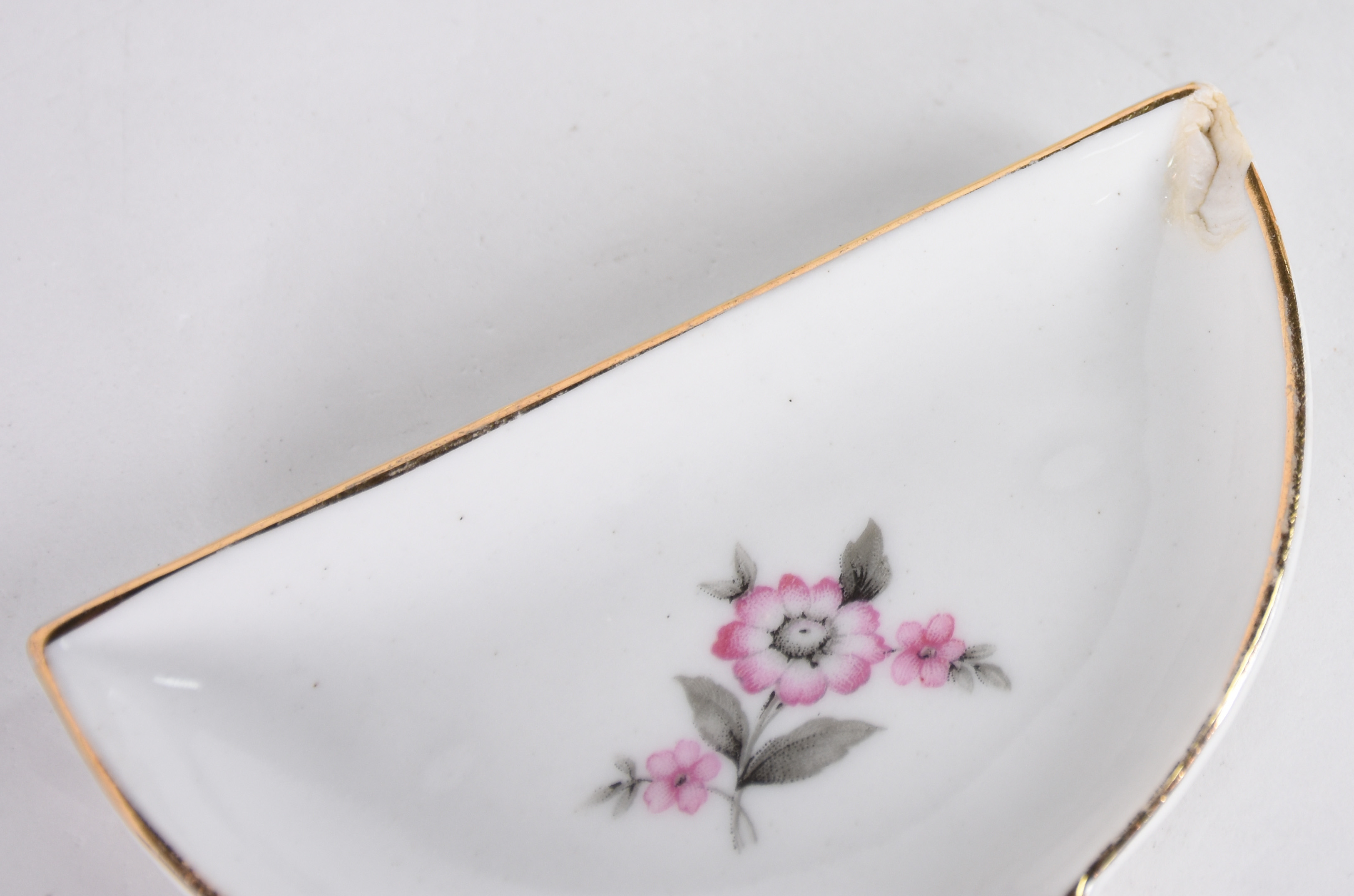 Diversas peças de porcelana, sendo conjunto com 3 cinzeiros com base... - foto 4 de 6