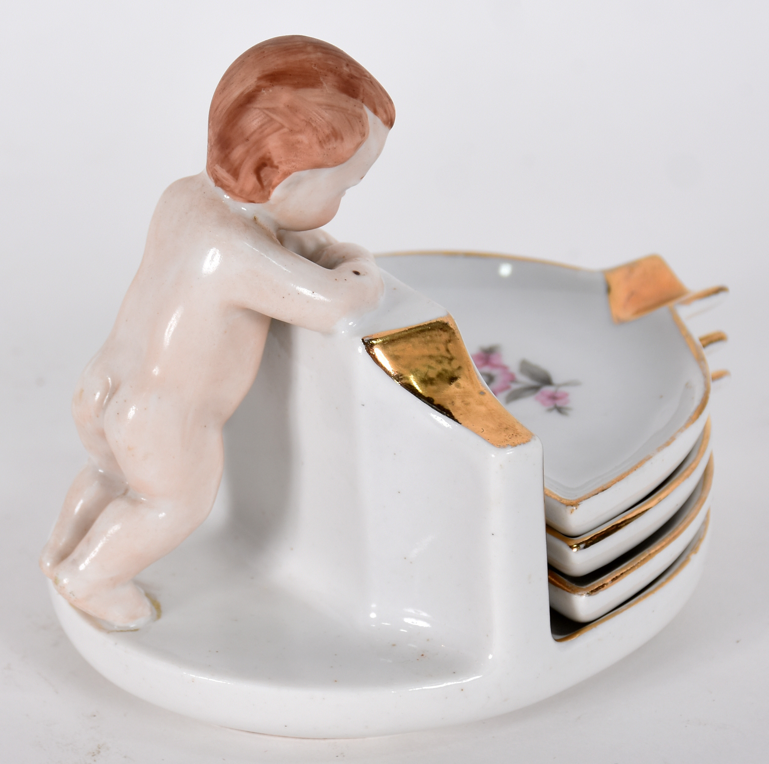 Diversas peças de porcelana, sendo conjunto com 3 cinzeiros com base... - foto 5 de 6