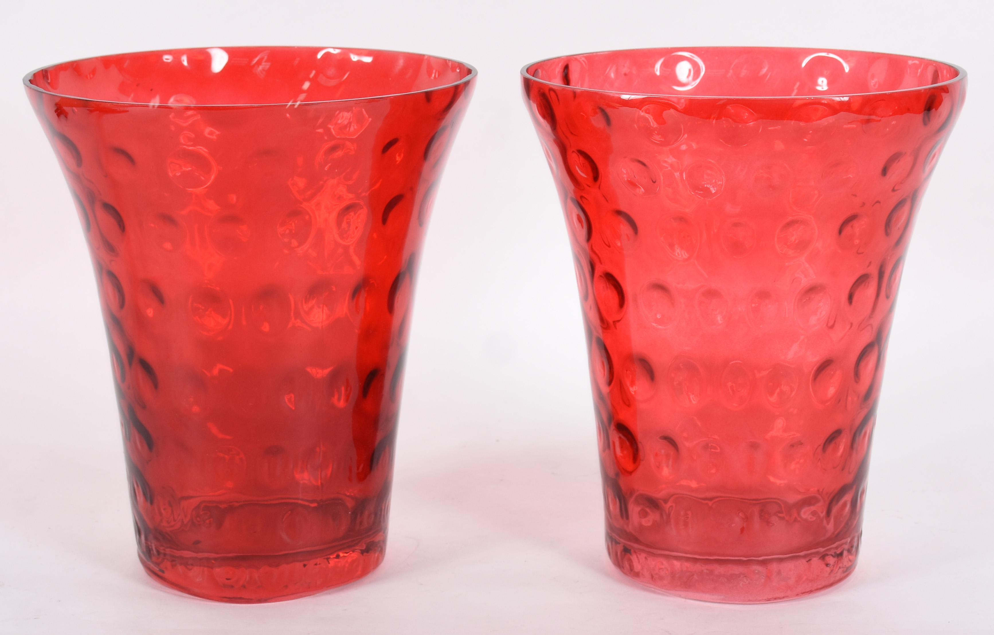Par de jarras decorativas de vidro vermelho. - foto 1 de 2