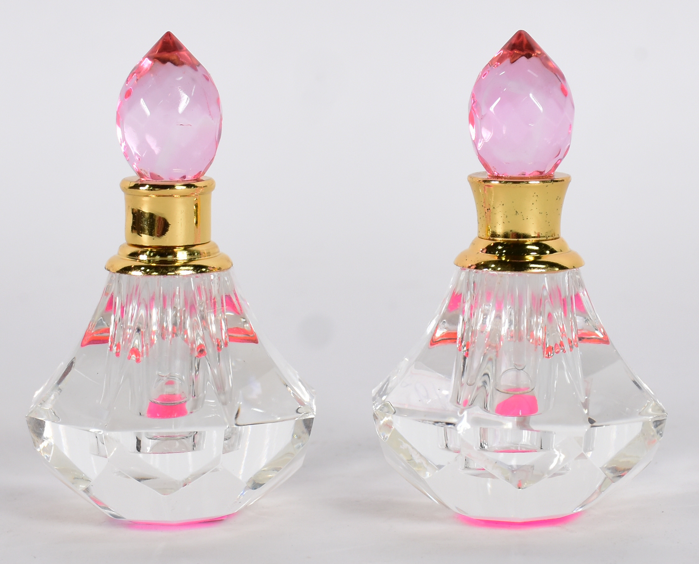 Dois pequenos perfumeiros de cristal ao gosto Swarowski, detalhes na... - foto 1 de 3
