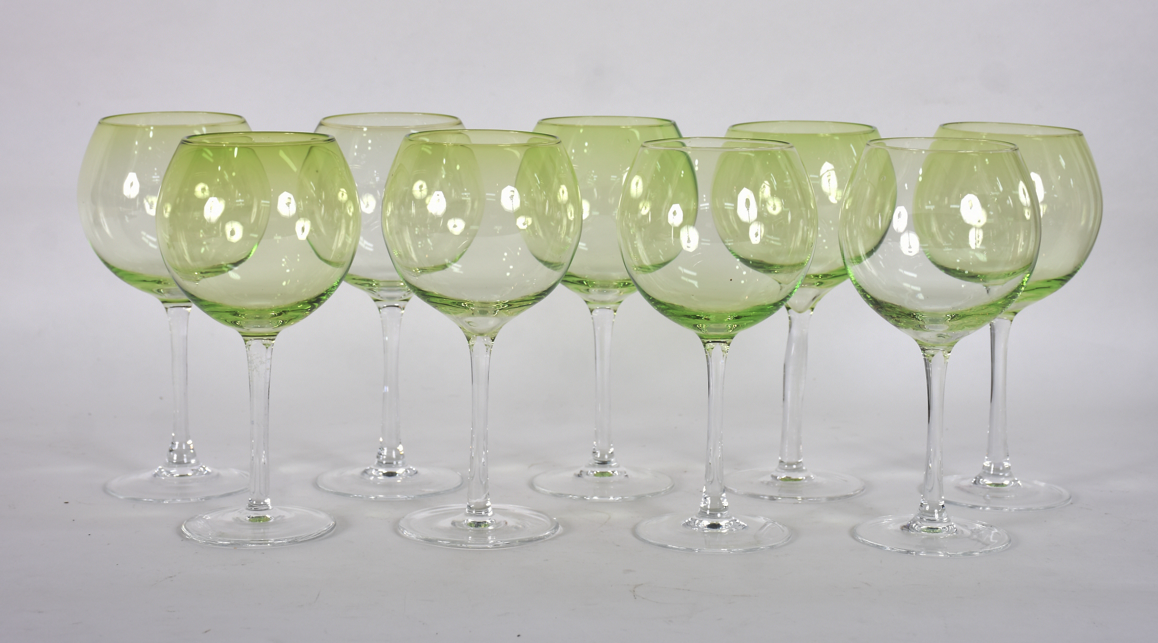 Nove taças para vinho, na cor verde. - foto 1 de 3