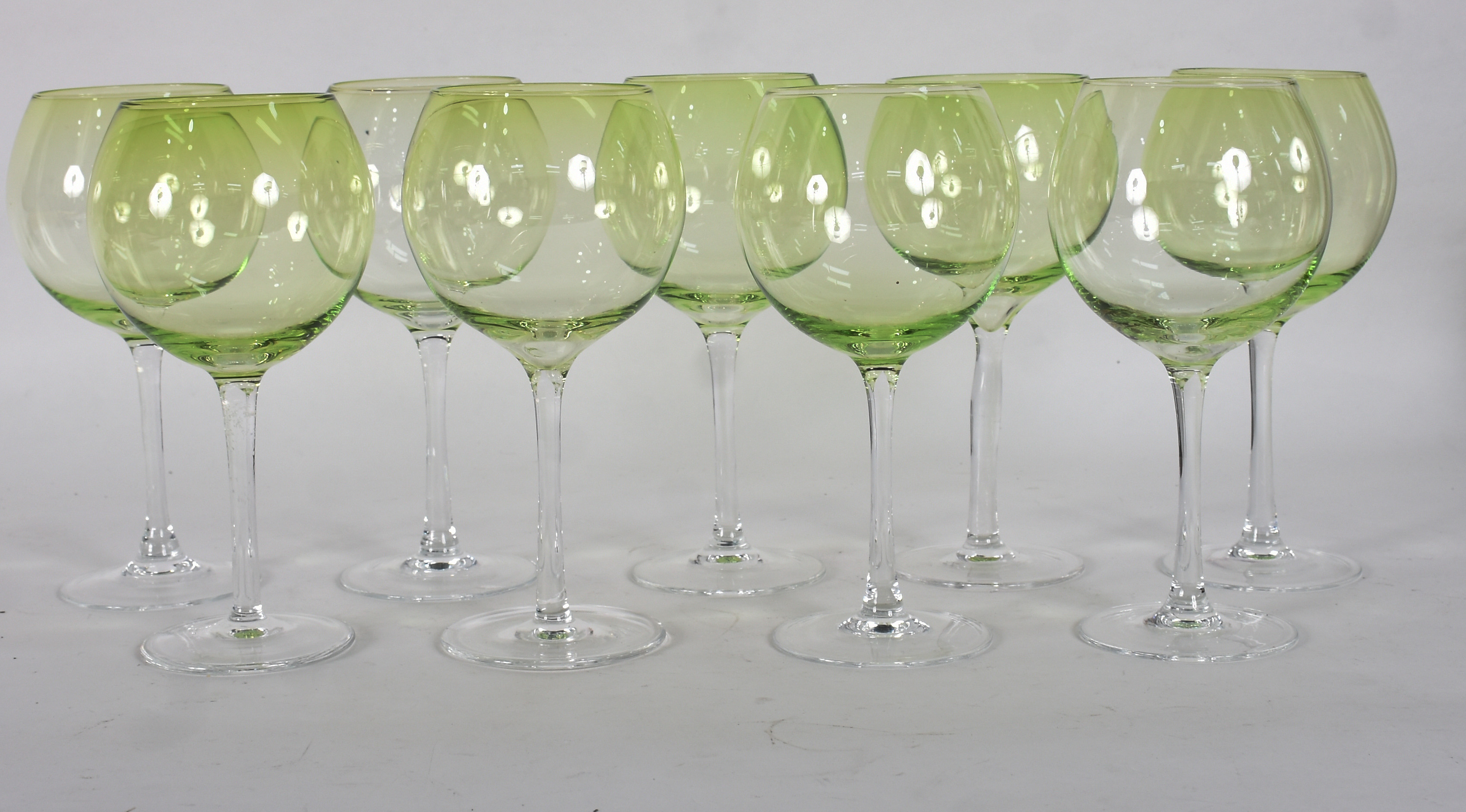 Nove taças para vinho, na cor verde. - foto 3 de 3