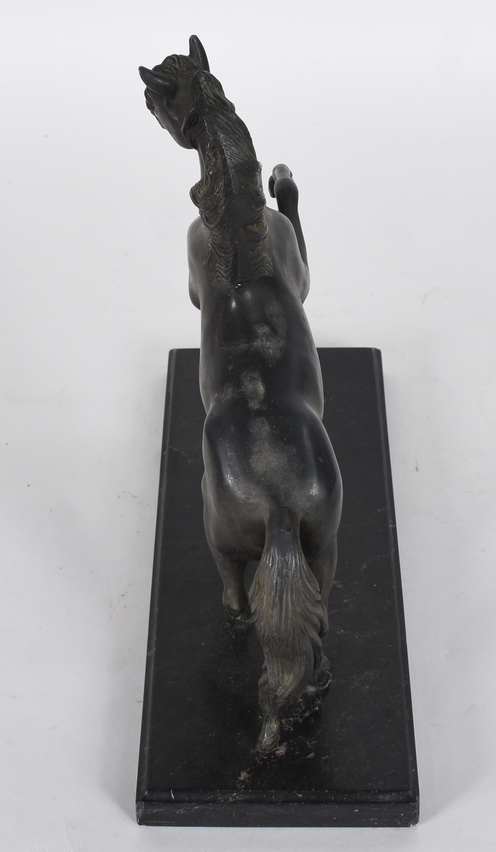 Escultura de bronze artístico representando cavalo. - foto 4 de 4