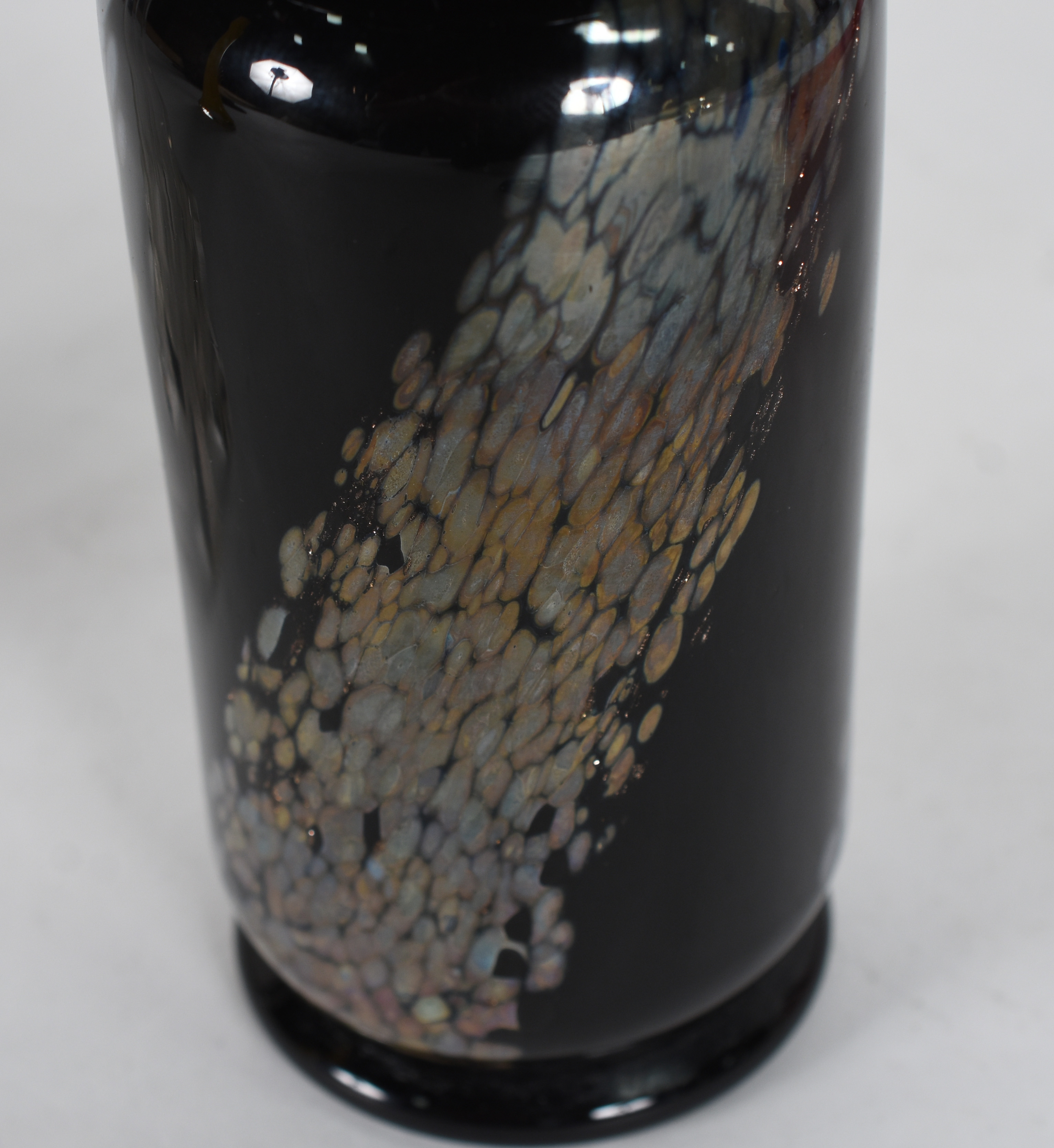 Diversas peças. sendo: Vaso de murano preto com pó de prata, assinada... - foto 6 de 6