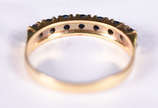 Anel de ouro amarelo 18 k com 7 pedras negras. ... - Anel de ouro amarelo 18 k com 7 pedras negras. Aro 15.