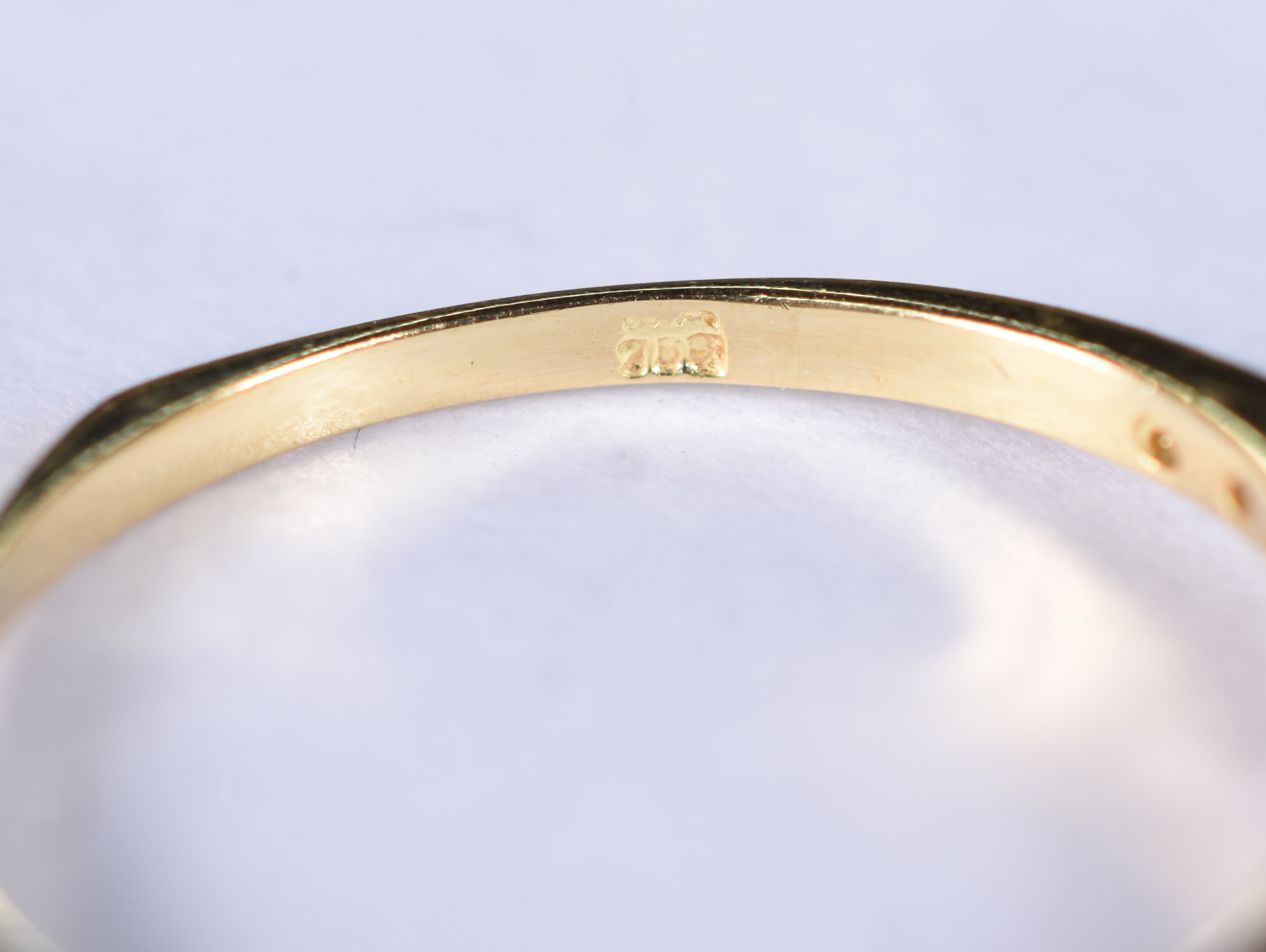 Anel de ouro amarelo 18 k com 10 brilhantes e uma safira azul... - foto 4 de 4