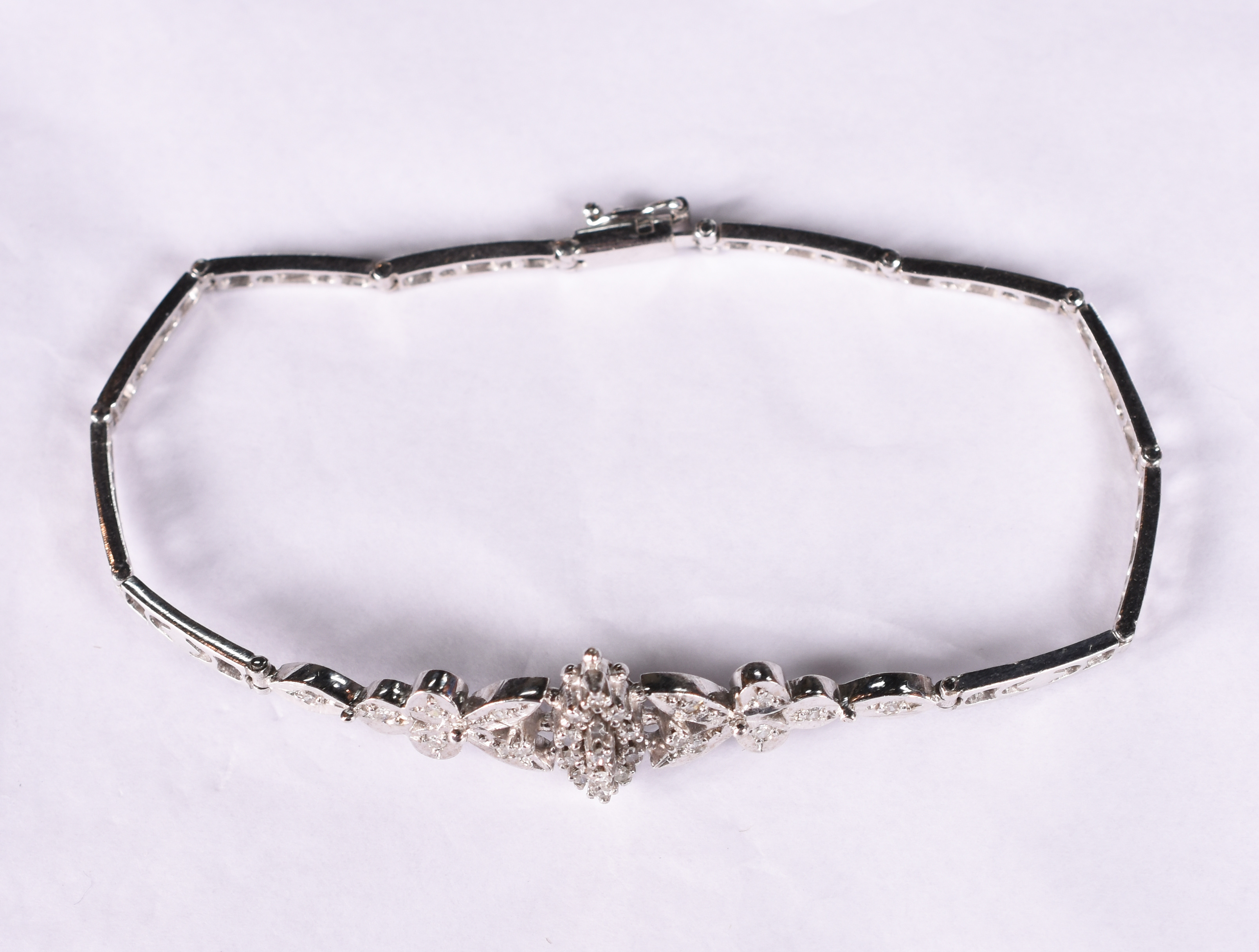 Pulseira de ouro branco com 28 brilhantes. - foto 2 de 3