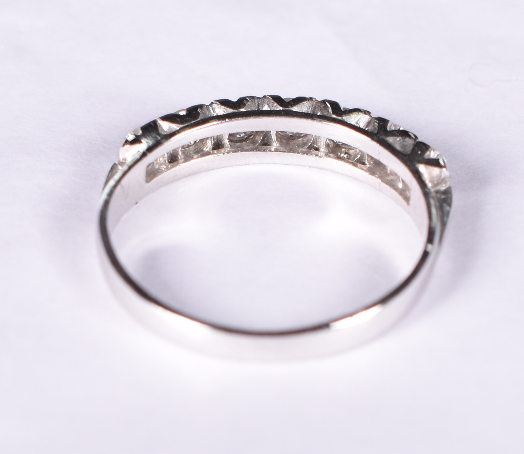 Anel de ouro branco com 7 brilhantes de 0,8 ct cada. Aro 16. - foto 3 de 3