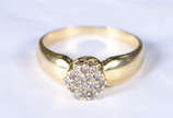 Anel de ouro amarelo com 12 brilhantes. Aro 25. - Anel de ouro amarelo com 12 brilhantes. Aro 25.