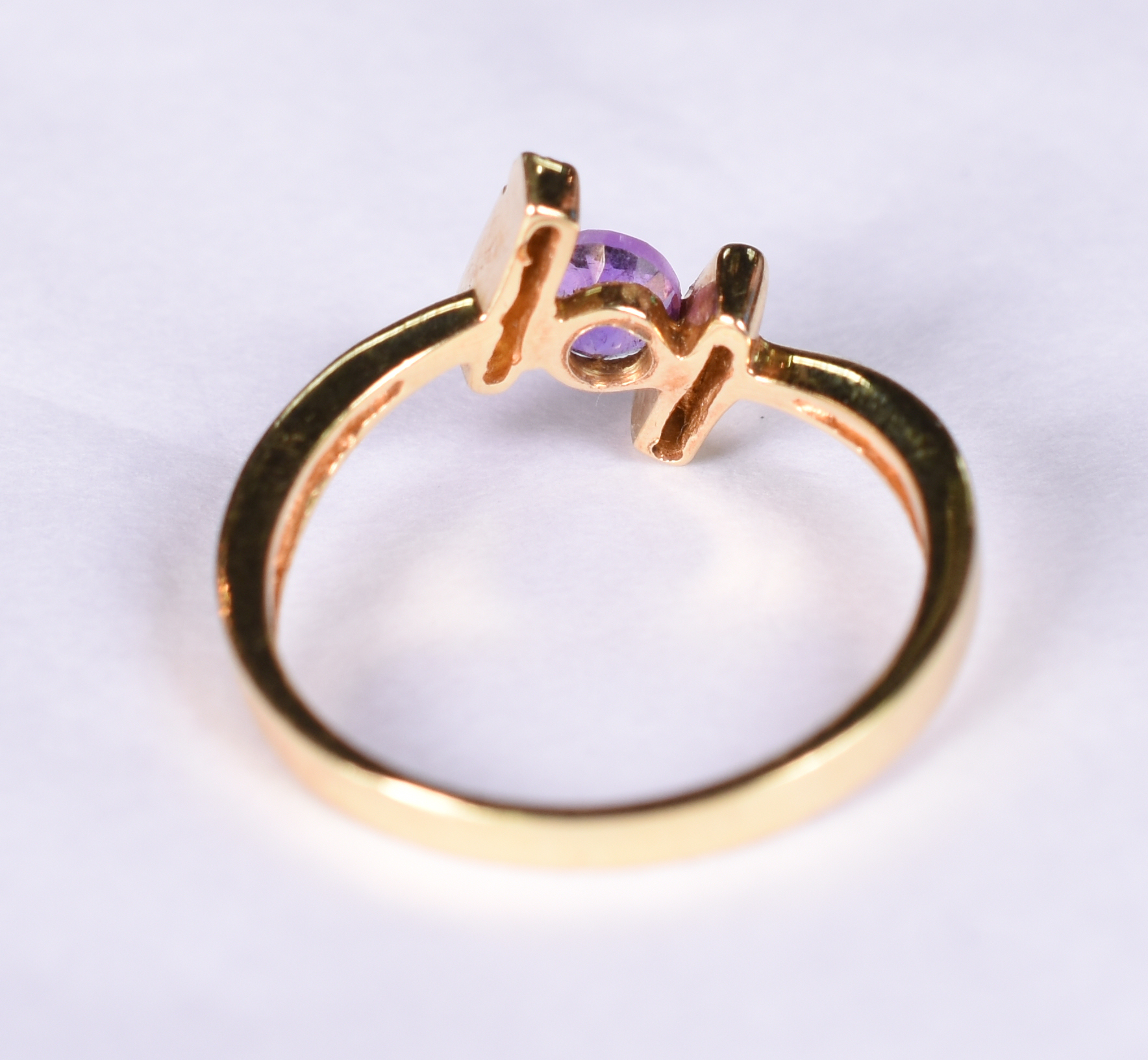 Anel de ouro amarelo 18 k com ametista e 2 brilhantes. Aro 15. - foto 4 de 4