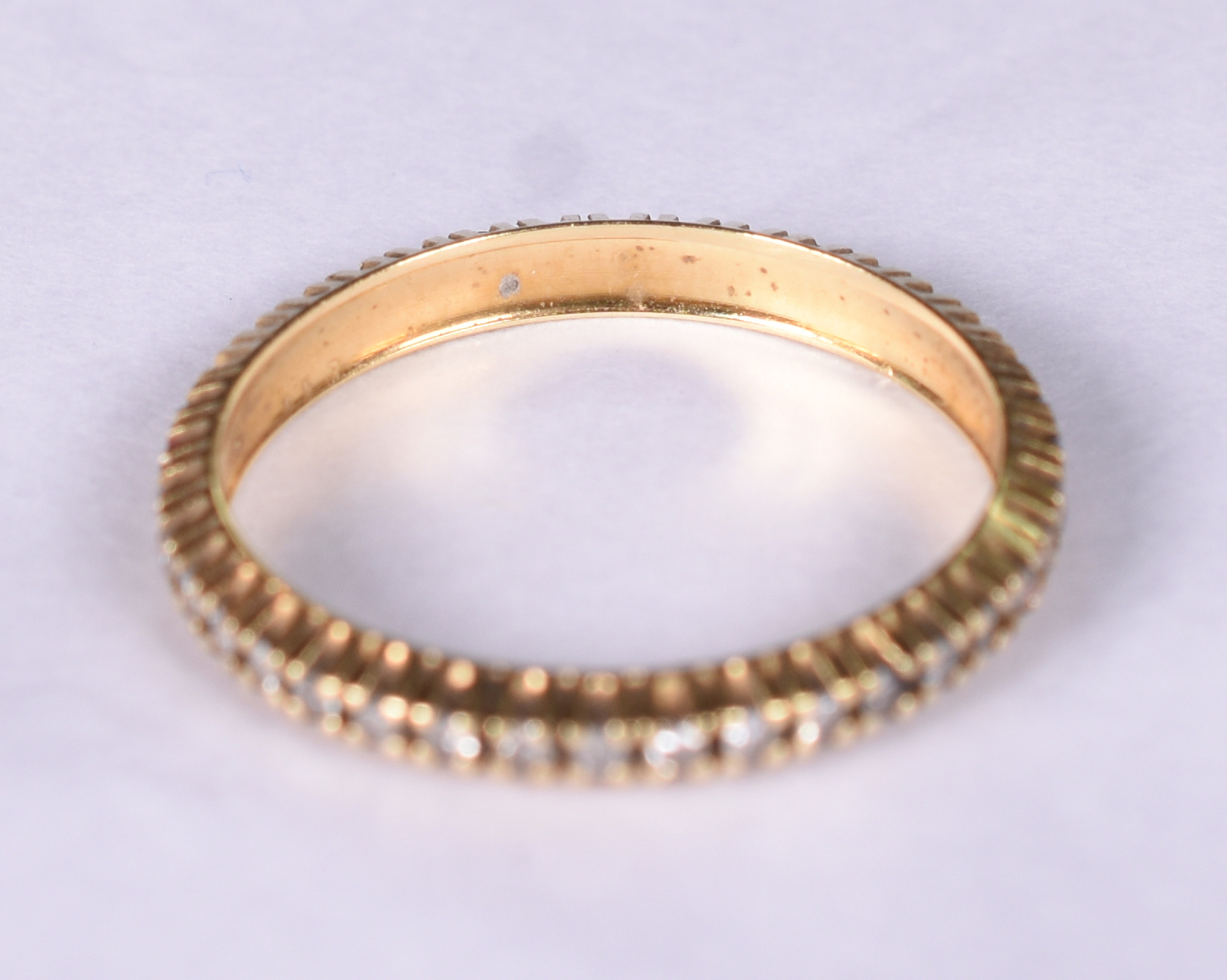 Aliança completa de ouro amarelo 18 k, aro 19, com 40 brilhantes. - foto 2 de 3