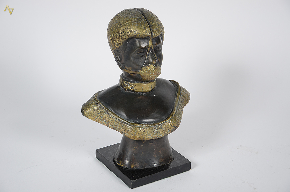Estatueta de bronze representando Escrava Anastácia. Altura 31 cm. - foto 2 de 4