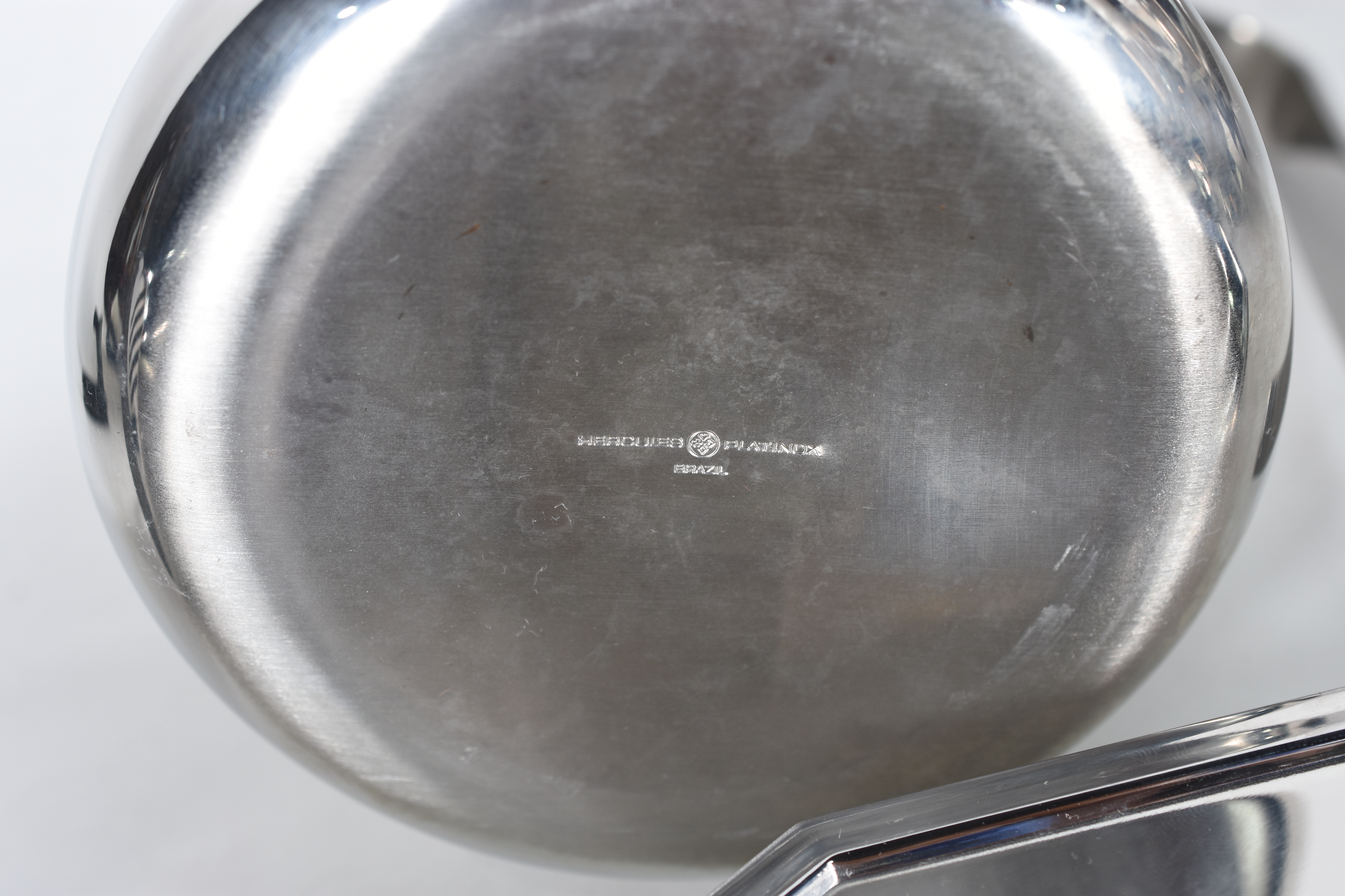 Baixela de jantar em inox, composto de 10 peças, sendo 2 jarras para... - foto 4 de 4