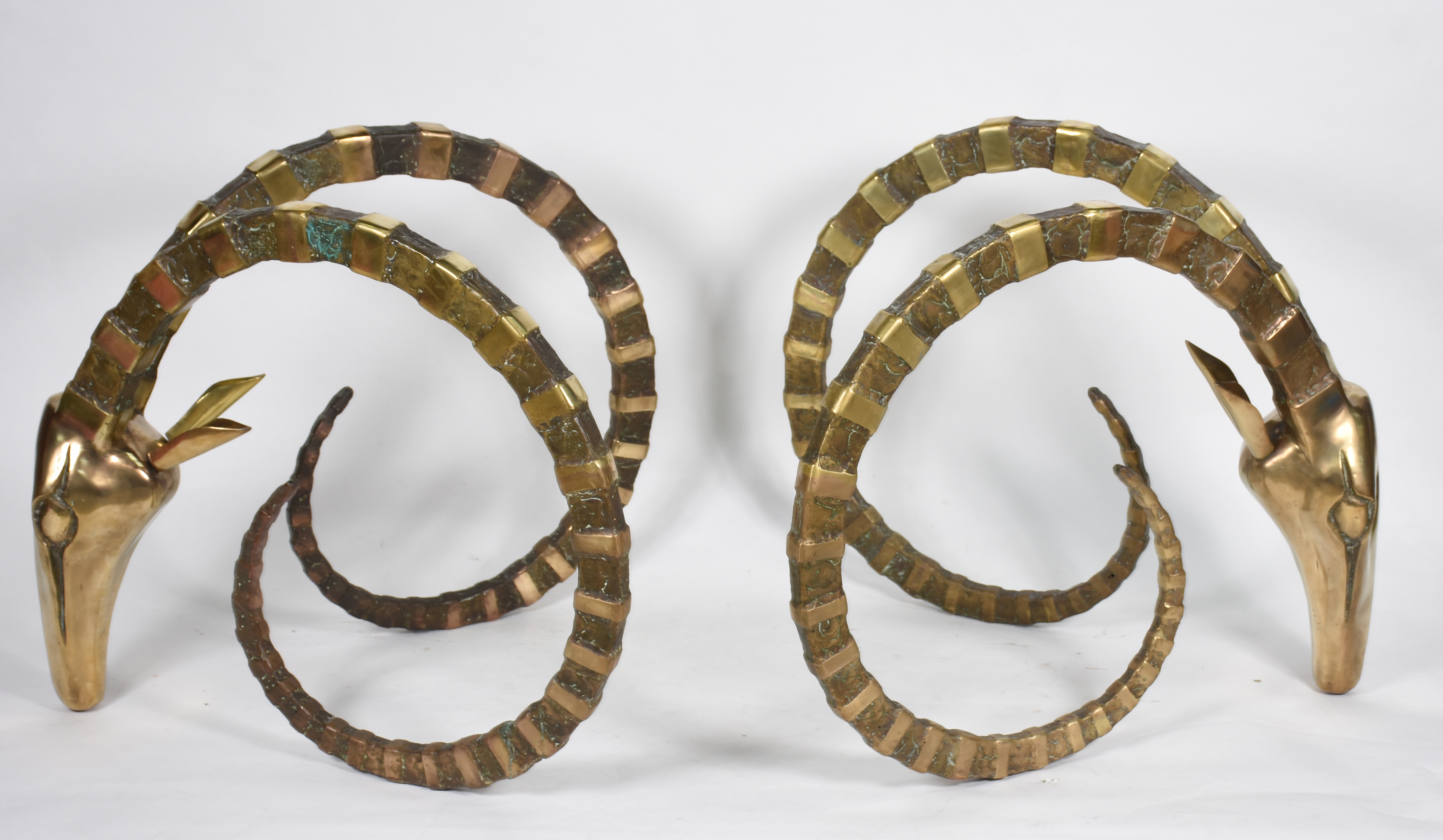 Par de cabeças de alces em bronze, para base de mesa ou decoração... - foto 1 de 4