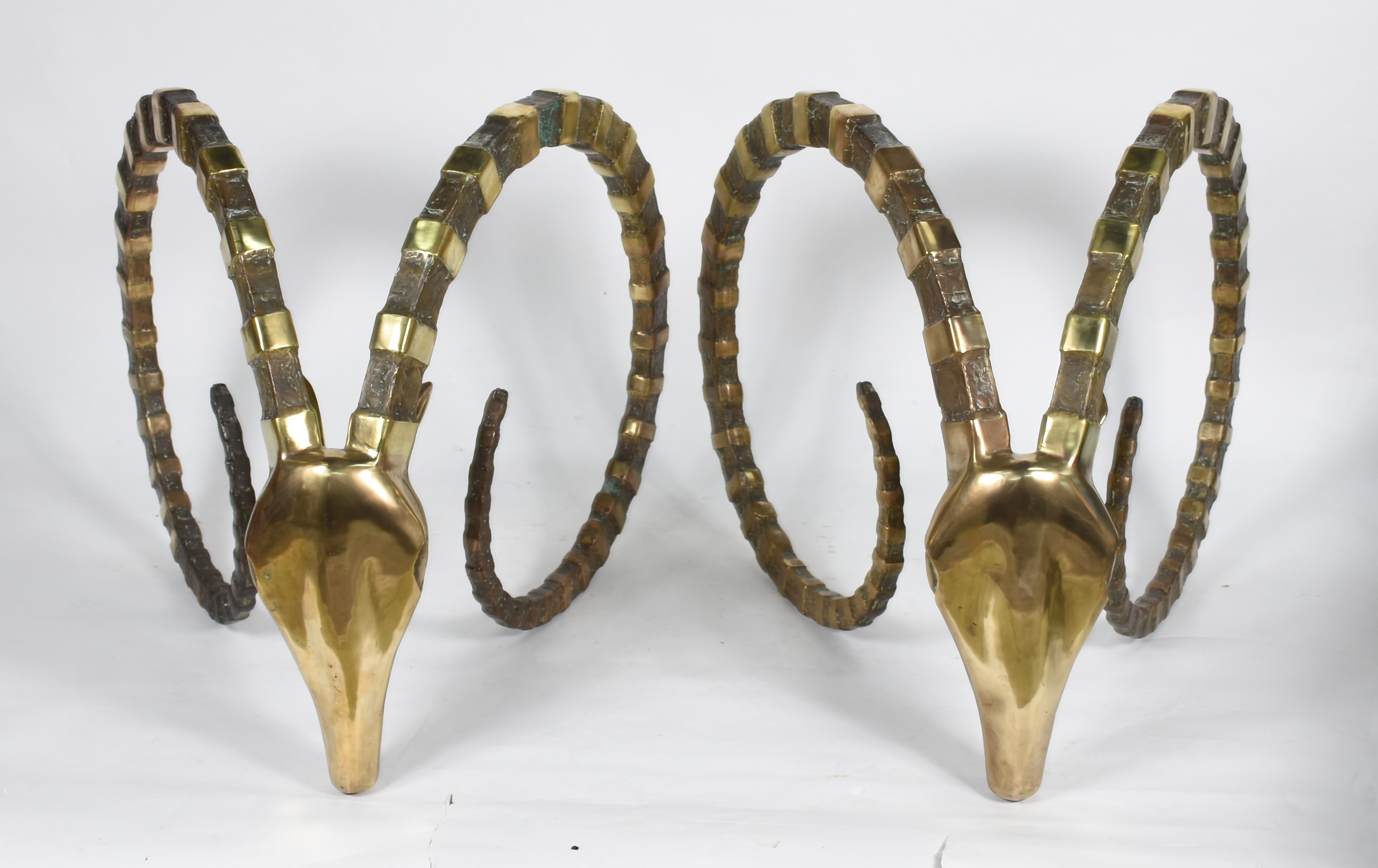 Par de cabeças de alces em bronze, para base de mesa ou decoração... - foto 3 de 4