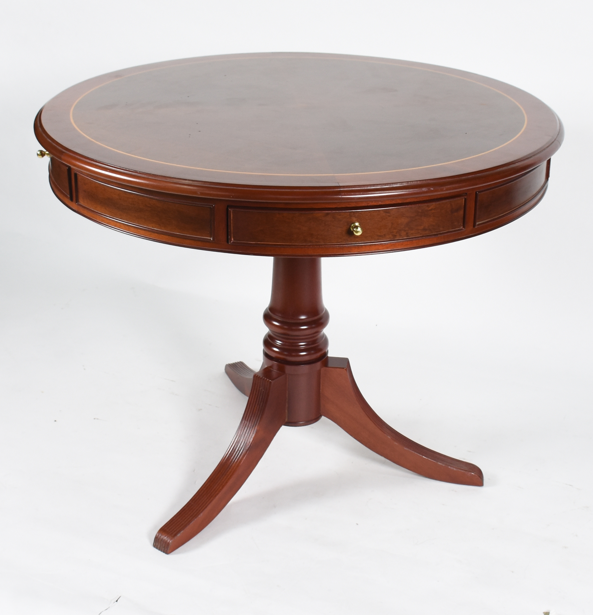 Mesa de jogo de madeira nobre, feitio circular, gavetinhas nas... - foto 1 de 4