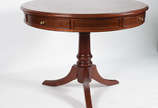 Mesa de jogo de madeira nobre, feitio circular,... - Mesa de jogo de madeira nobre, feitio circular, gavetinhas nas laterais.