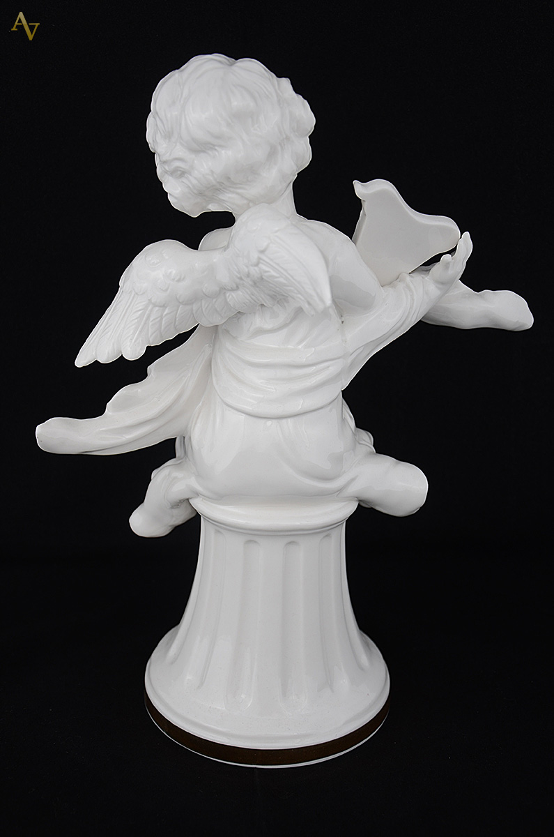 Anjo com harpa em cerâmica branca italiana com detalhes dourados... - foto 2 de 2