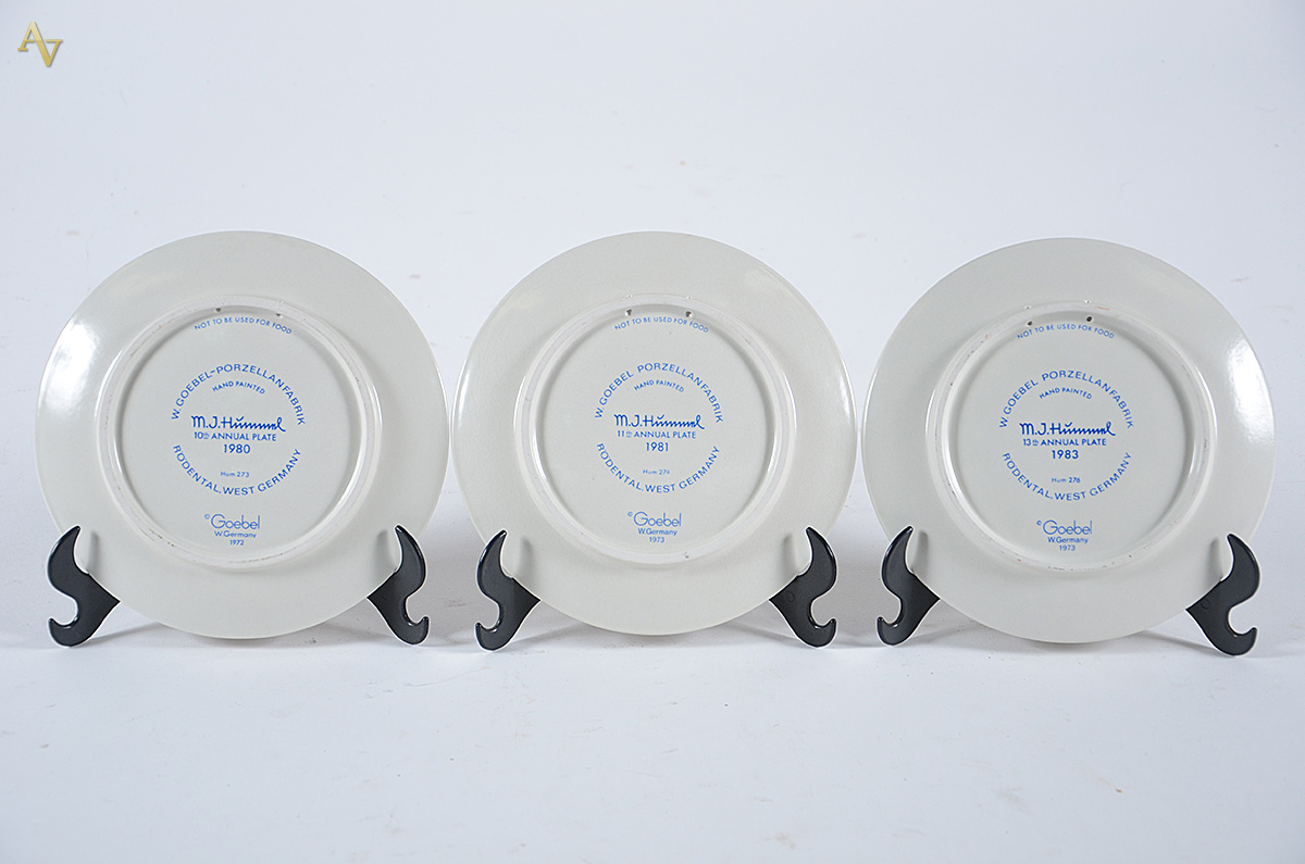 GOEBEL - Três pratos de porcelana alemã de coleções, assinado M. J... - foto 2 de 2