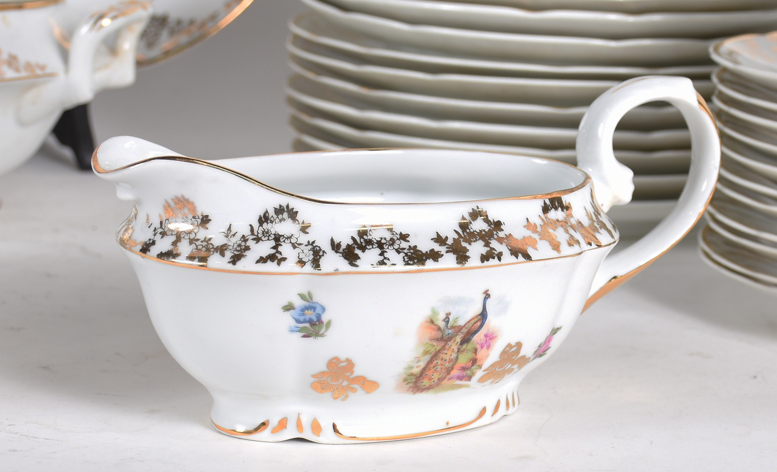 Aparelho de jantar de porcelana Real, decorada com pavões em... - foto 3 de 4