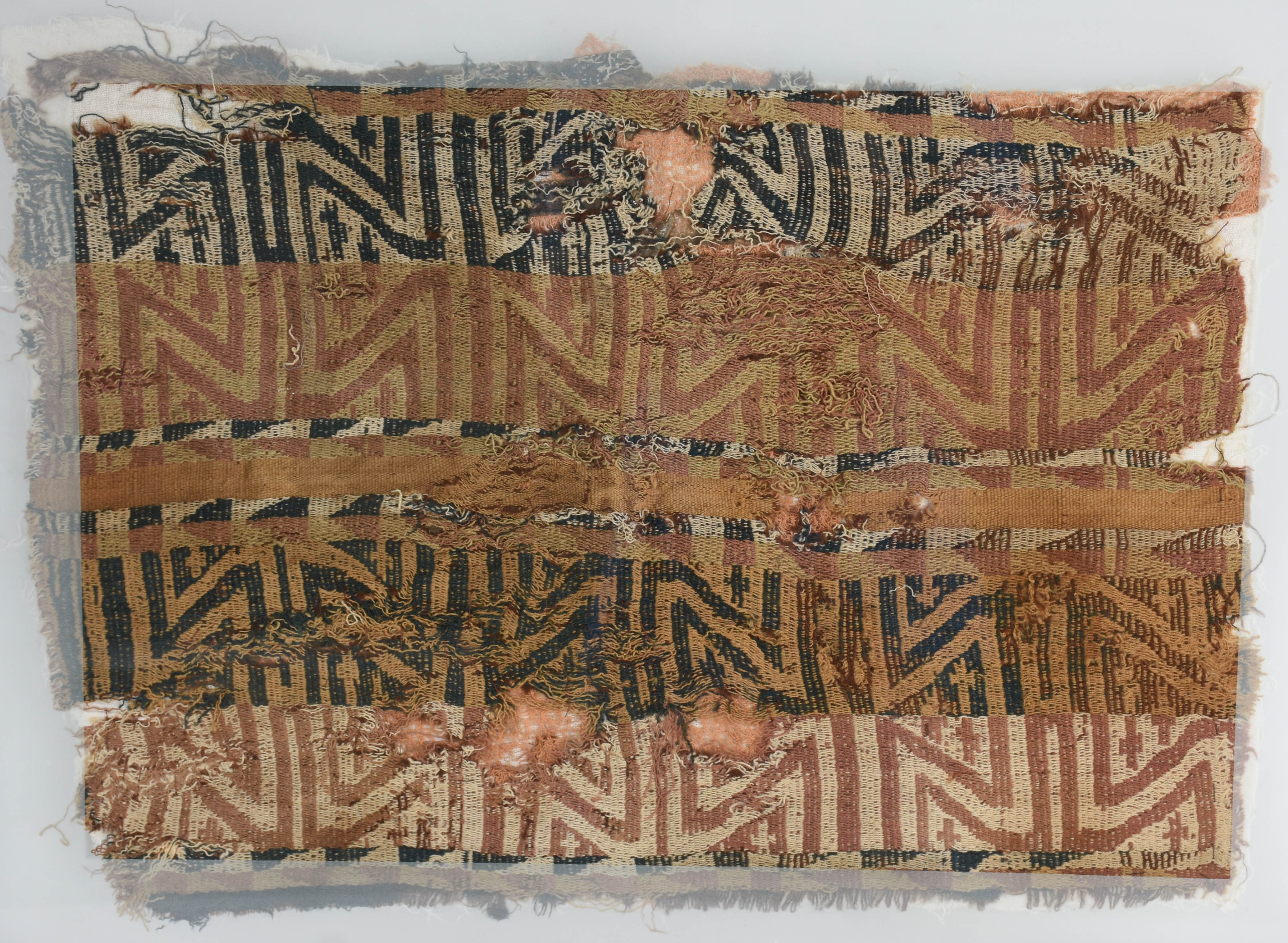 INCA, fragmento de antigo manto cerimonial, Cusco, séc XIX. - foto 1 de 4