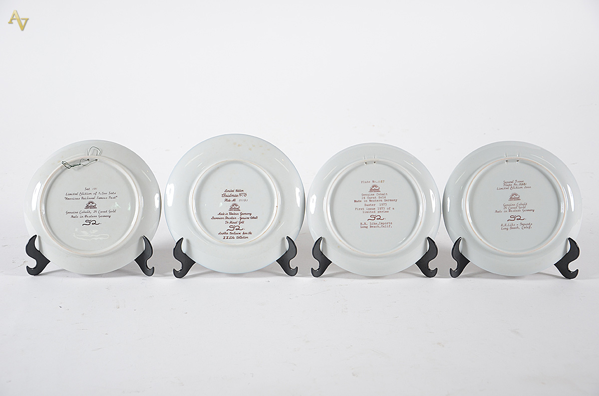 LINDNER - Quatro pratos de porcelana azul com detalhes em ouro 24 k... - foto 2 de 2