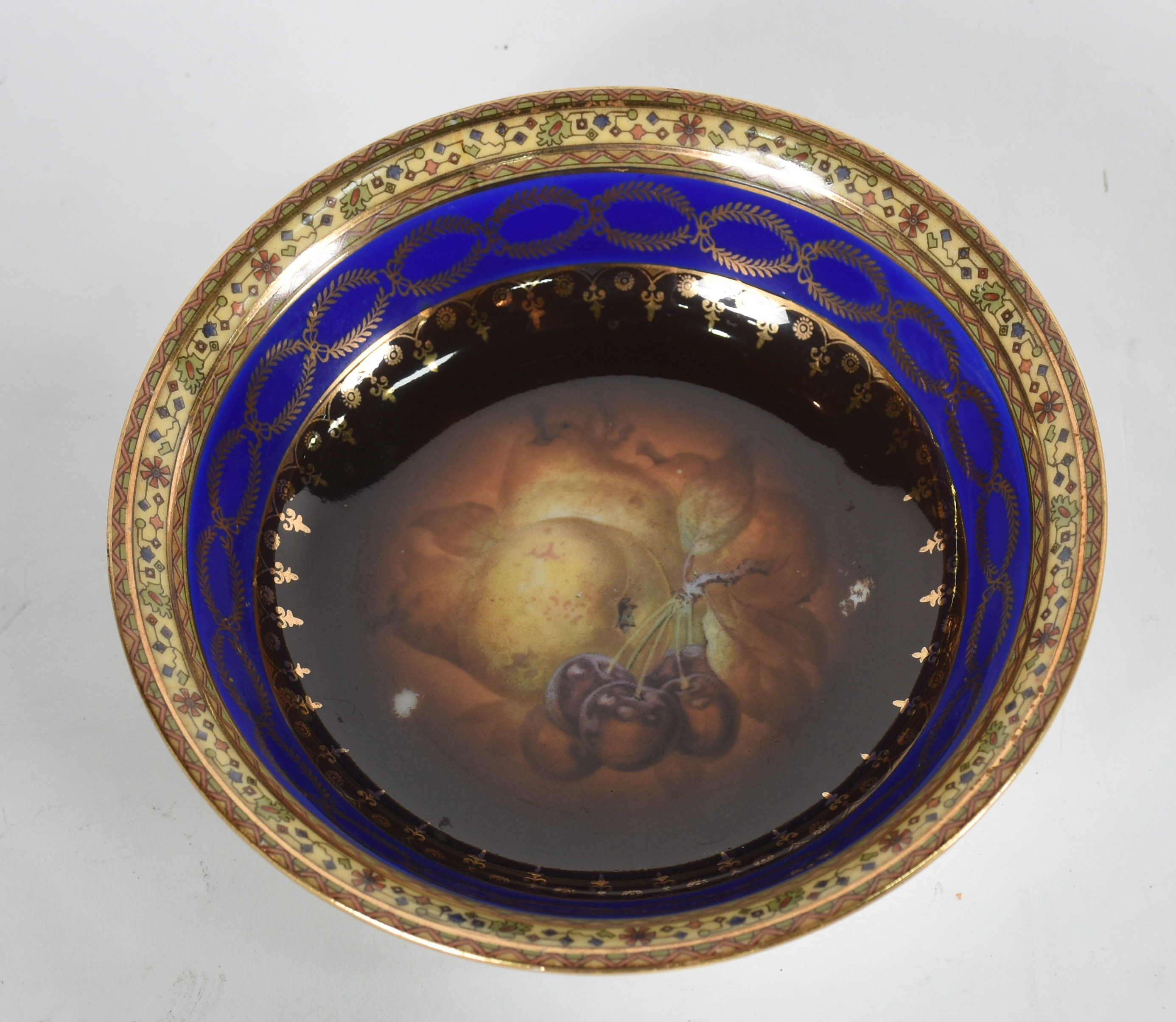Saladeira e 6 bowls de porcelana tcheca decorada com frutos em... - foto 4 de 5