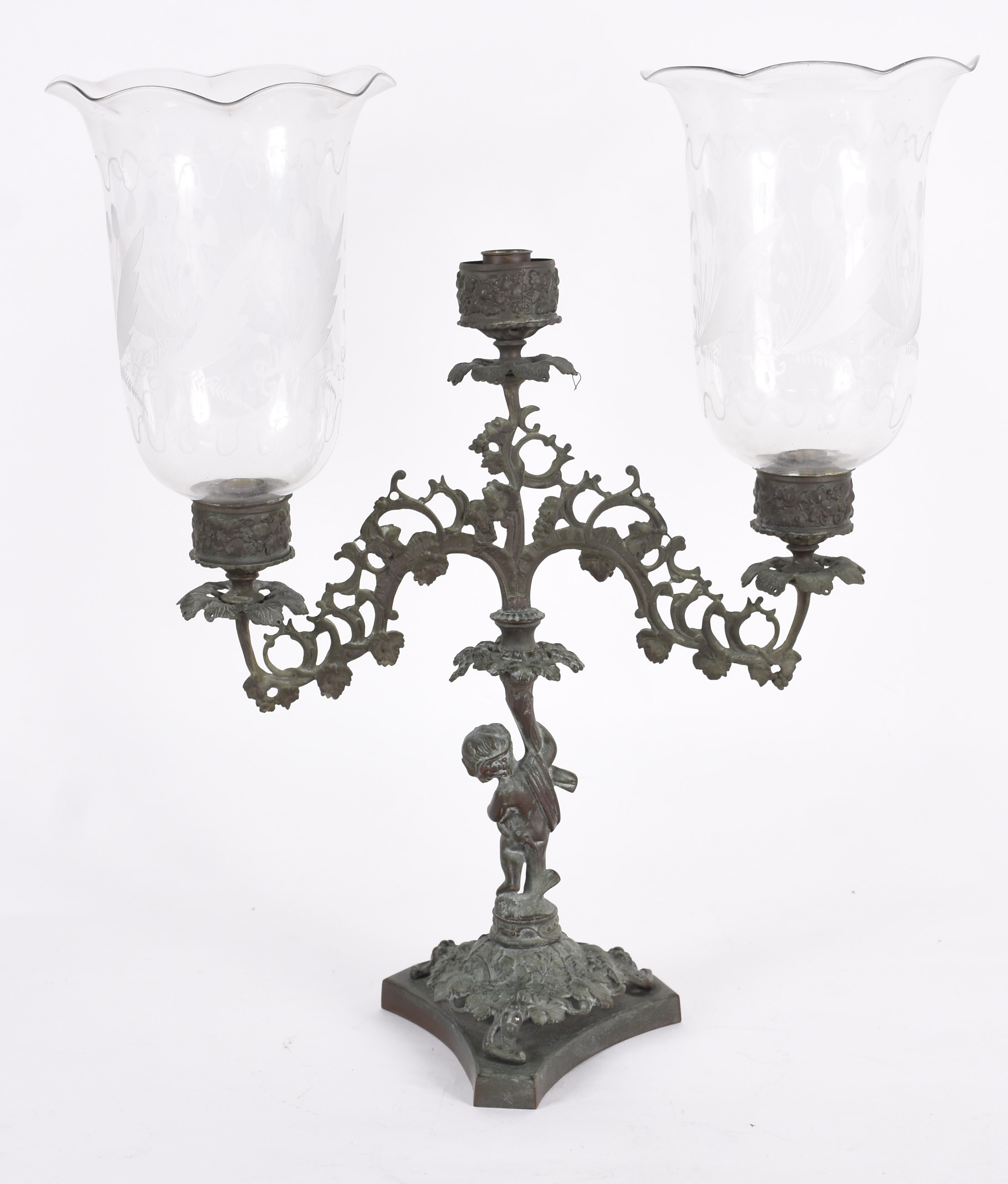 Candelabro de metal para 2 velas com mangas lavradas. - foto 3 de 4