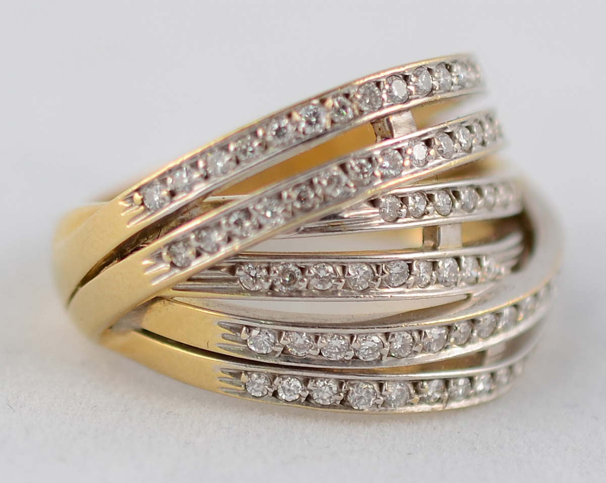 Anelão em ouro 18 k, modelo estilizado com 86 brilhantes c/... - foto 1 de 3