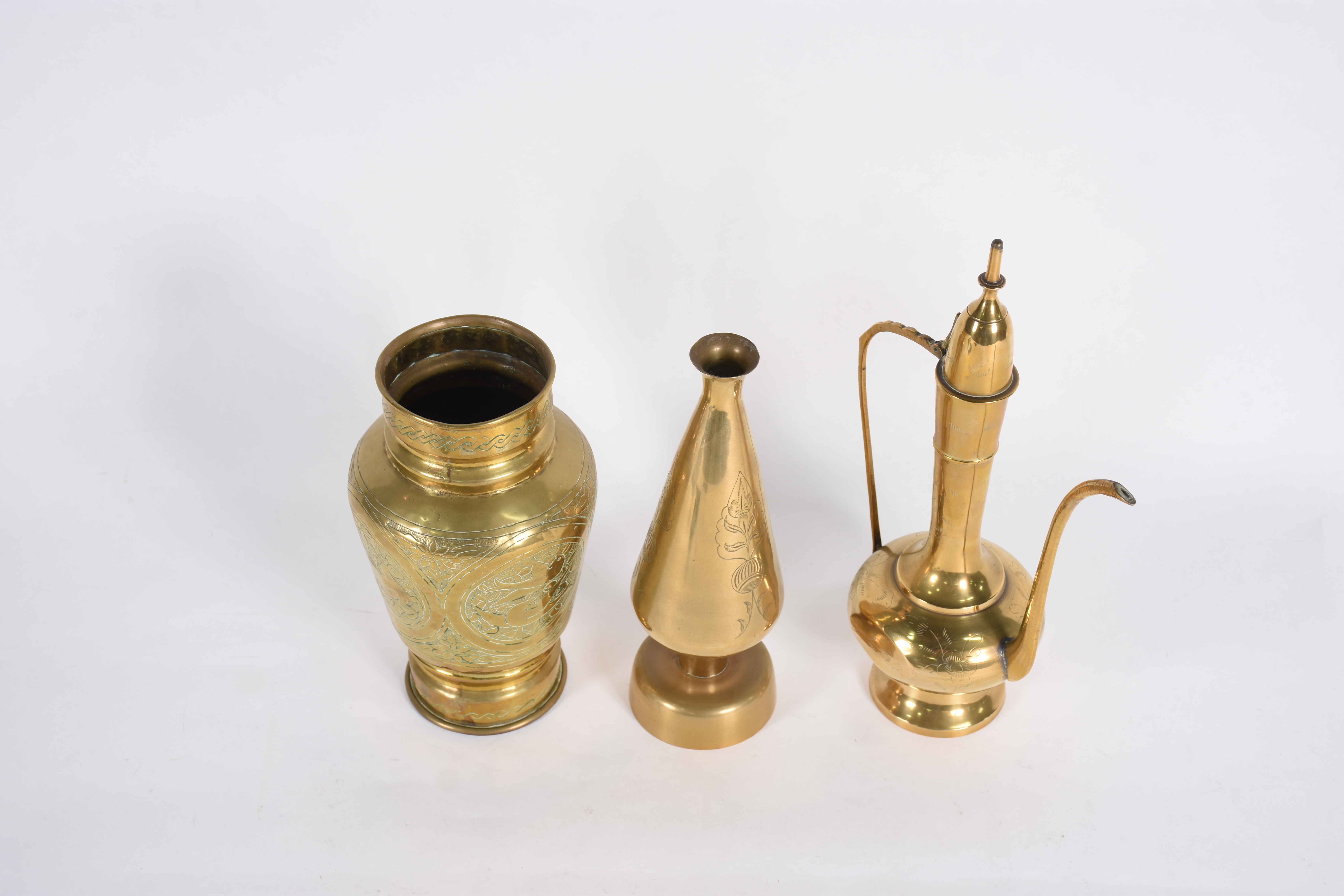 Tres peças diversas de metal dourado. - foto 4 de 5