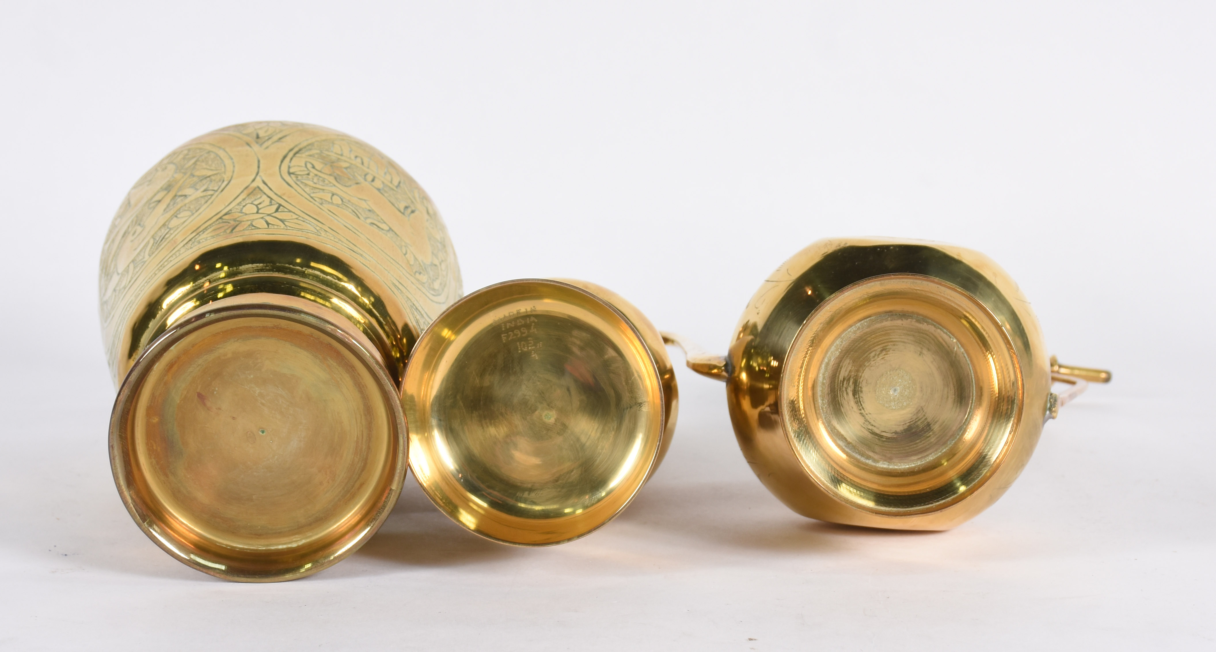 Tres peças diversas de metal dourado. - foto 5 de 5