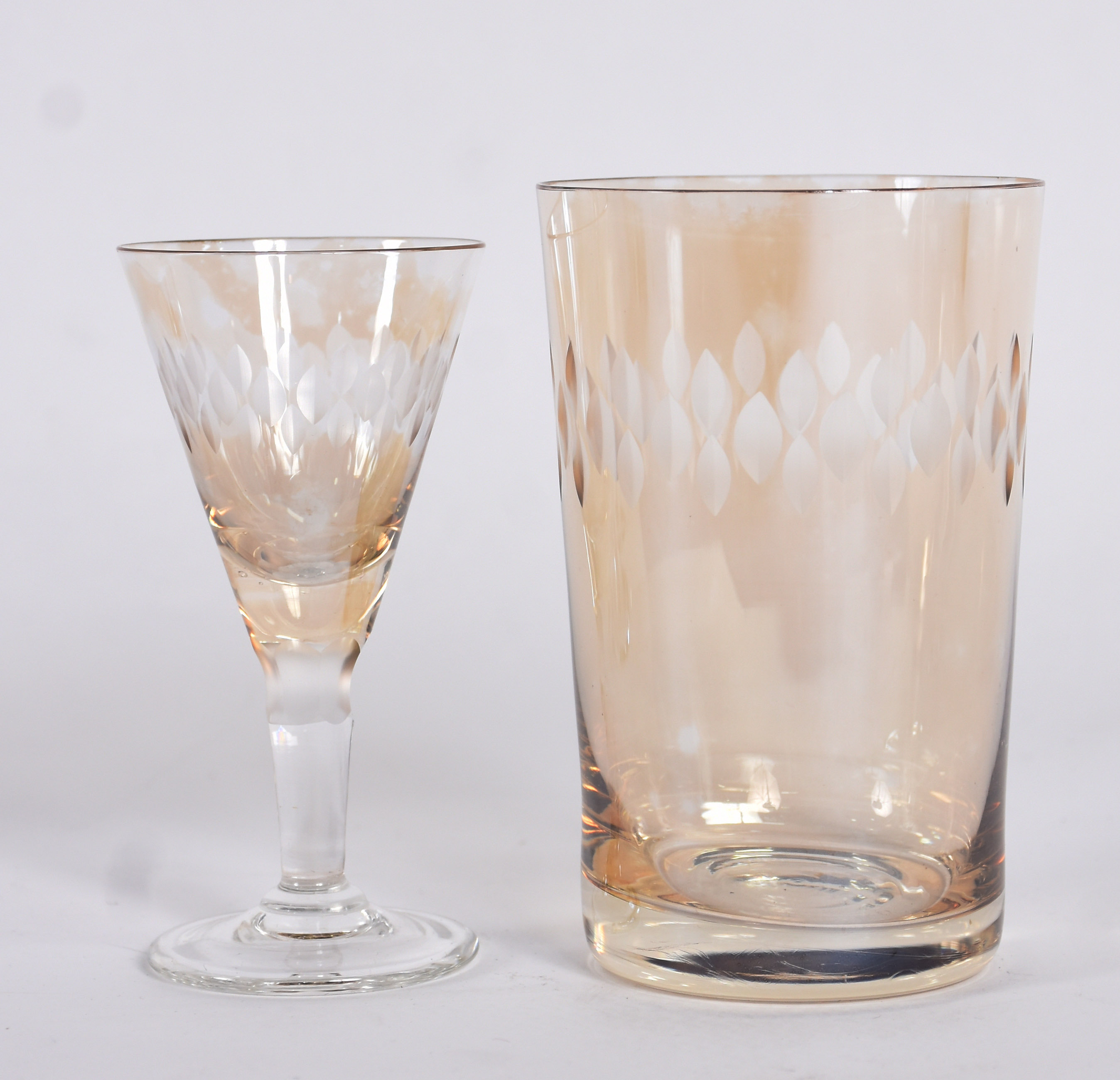 Serviço de cristal na cor âmbar com pingos lapidados, composto de... - foto 4 de 5