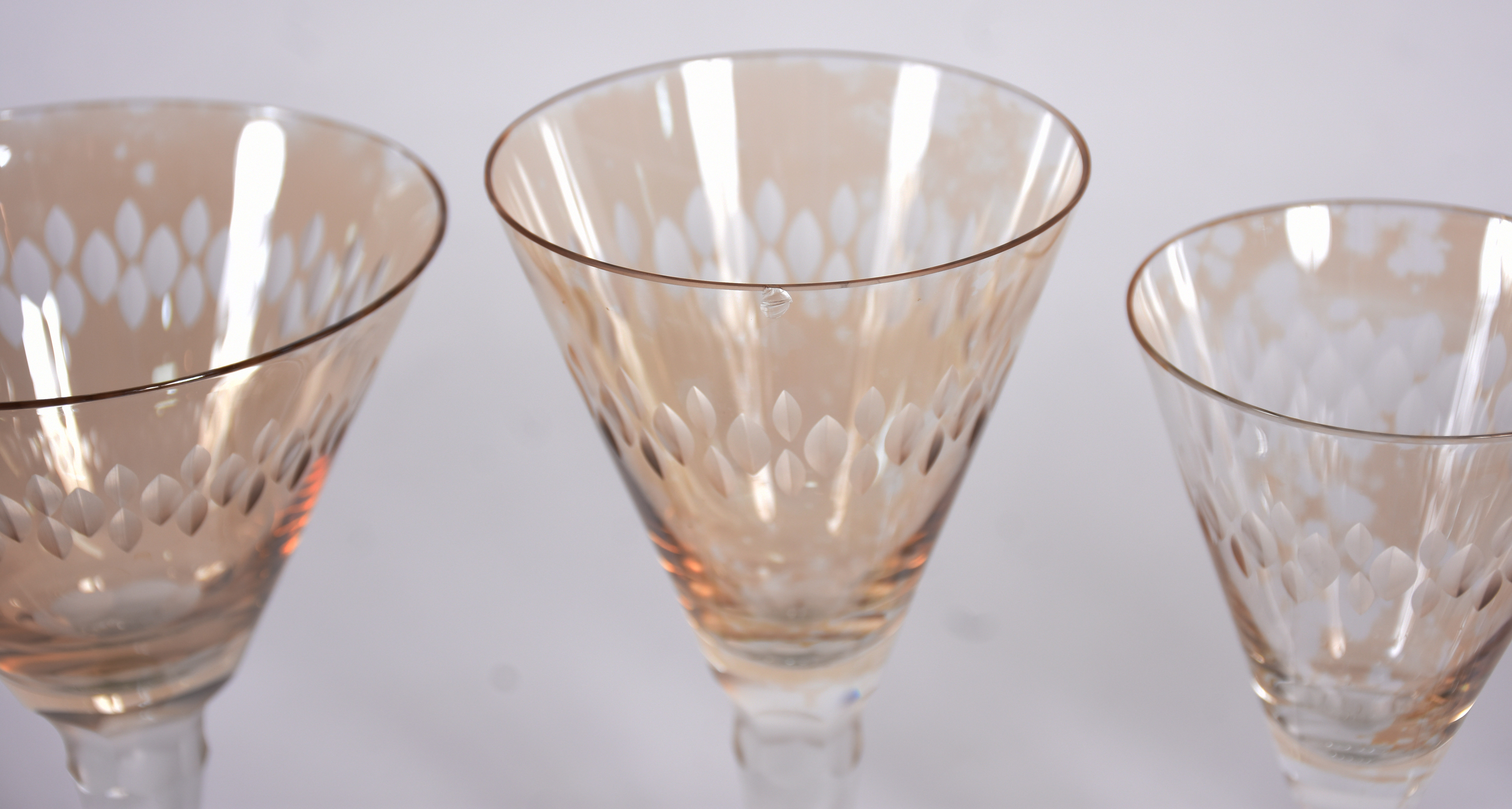 Serviço de cristal na cor âmbar com pingos lapidados, composto de... - foto 5 de 5