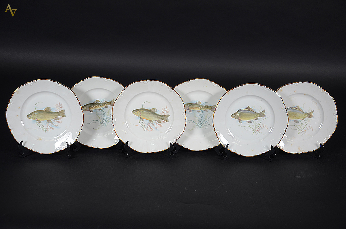 Conjunto com seis pratos de porcelana da Bavaria decorados com peixes... - foto 1 de 2